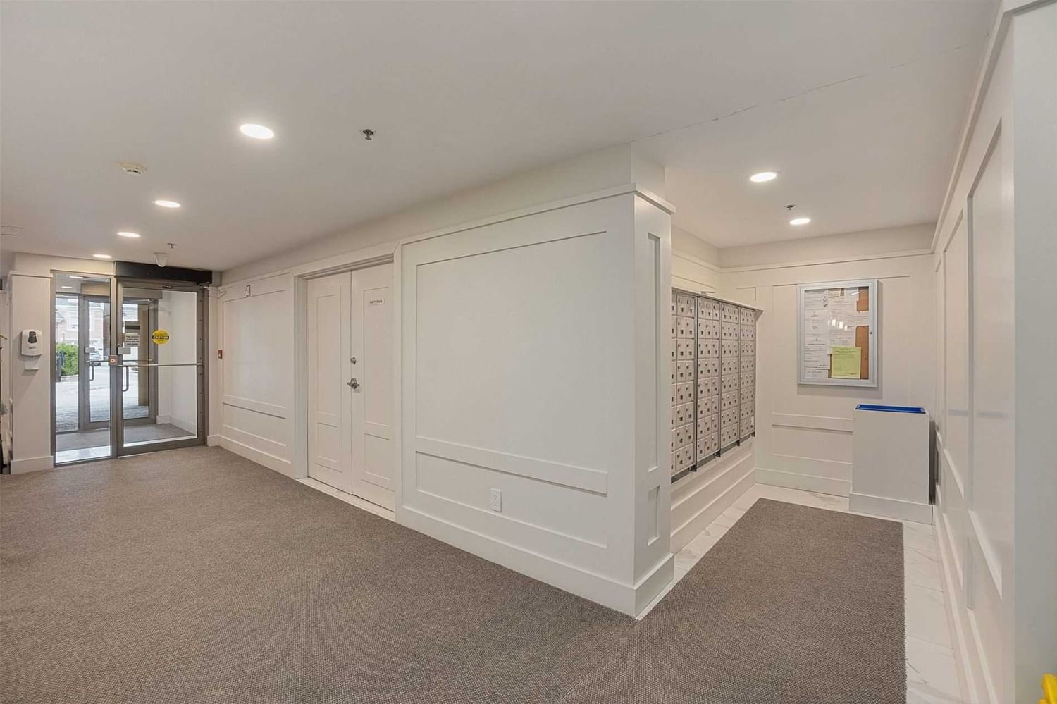 8026 Kipling Ave, unit 115 for sale in Woodbridge - image #4