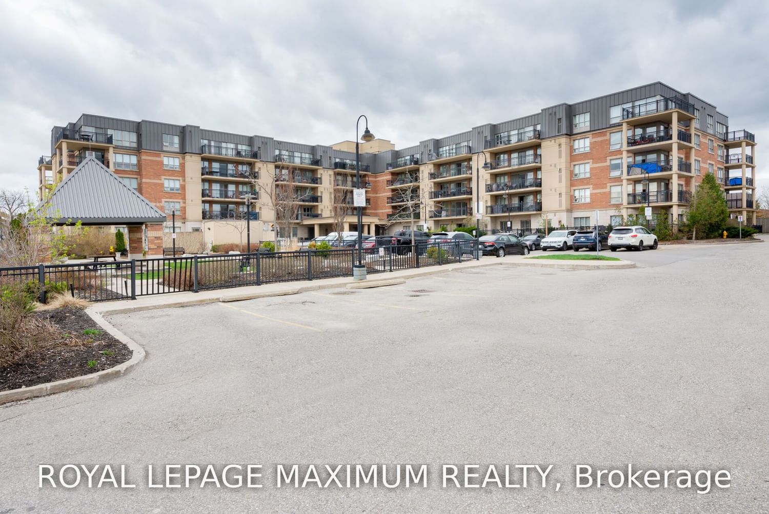 8026 Kipling Ave, unit 211 for sale in Woodbridge - image #1