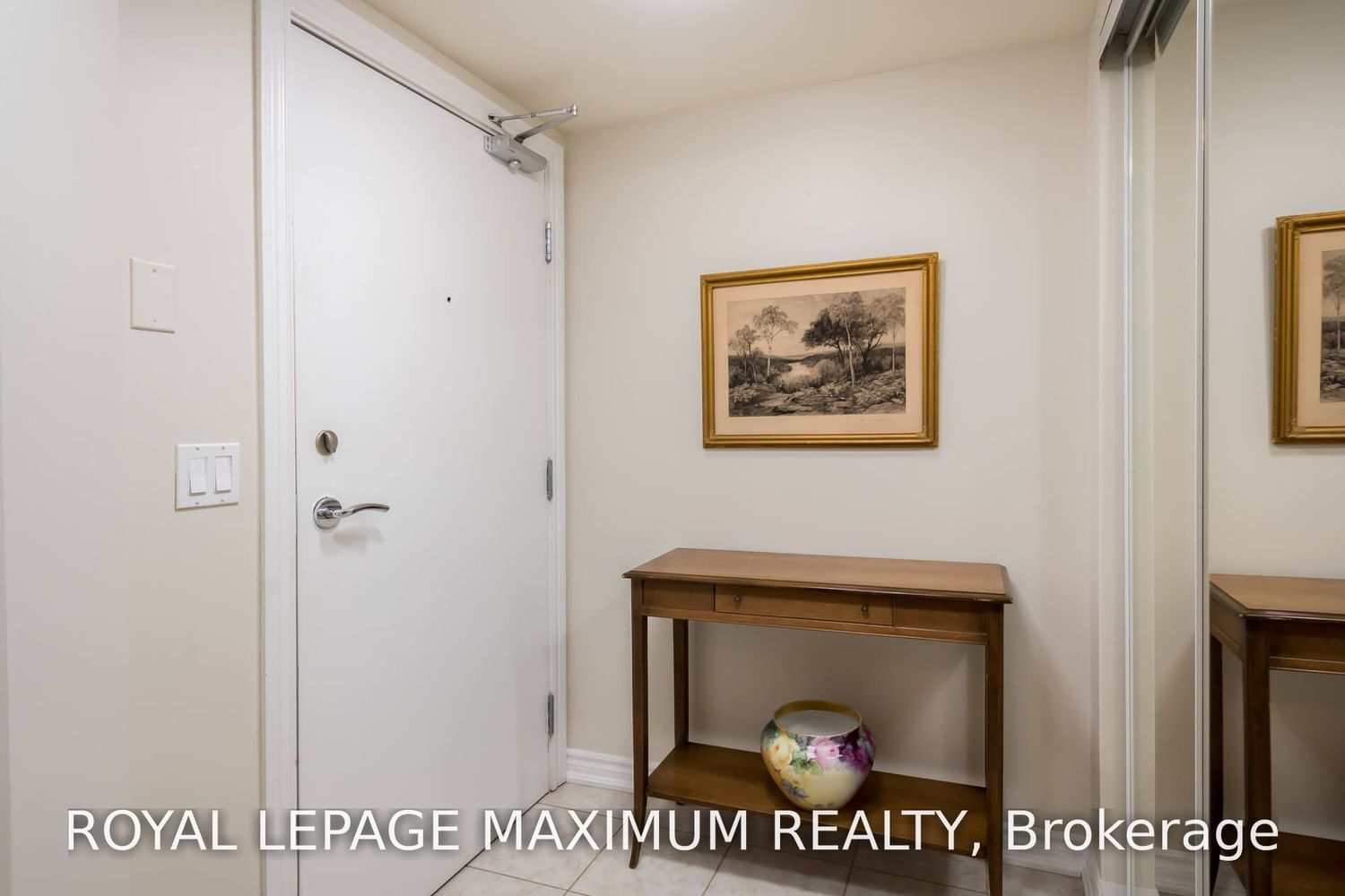 8026 Kipling Ave, unit 211 for sale in Woodbridge - image #5