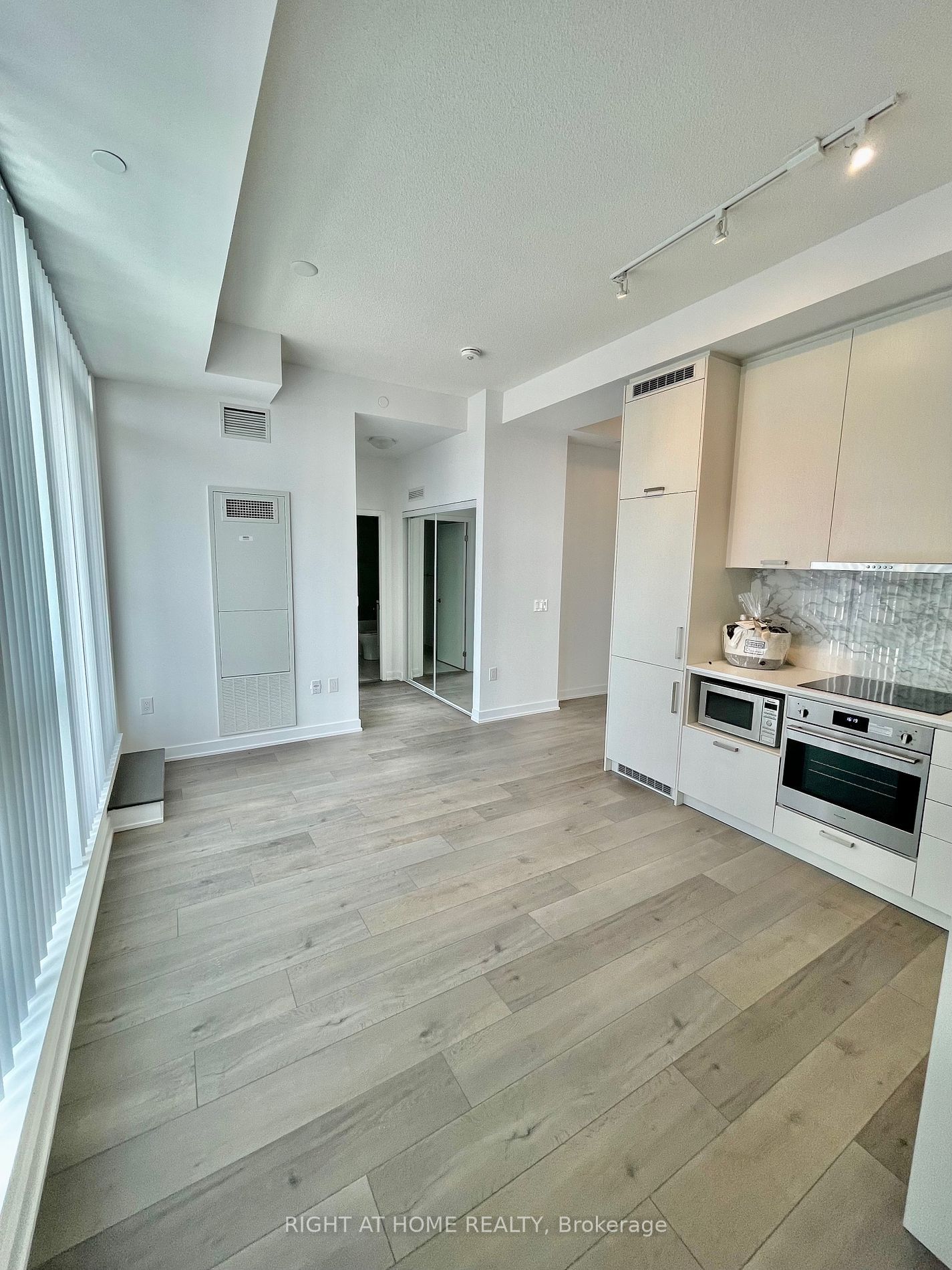 38 Honeycrisp Cres, unit 1201 for rent in Vaughan Metropolitan Centre - image #5