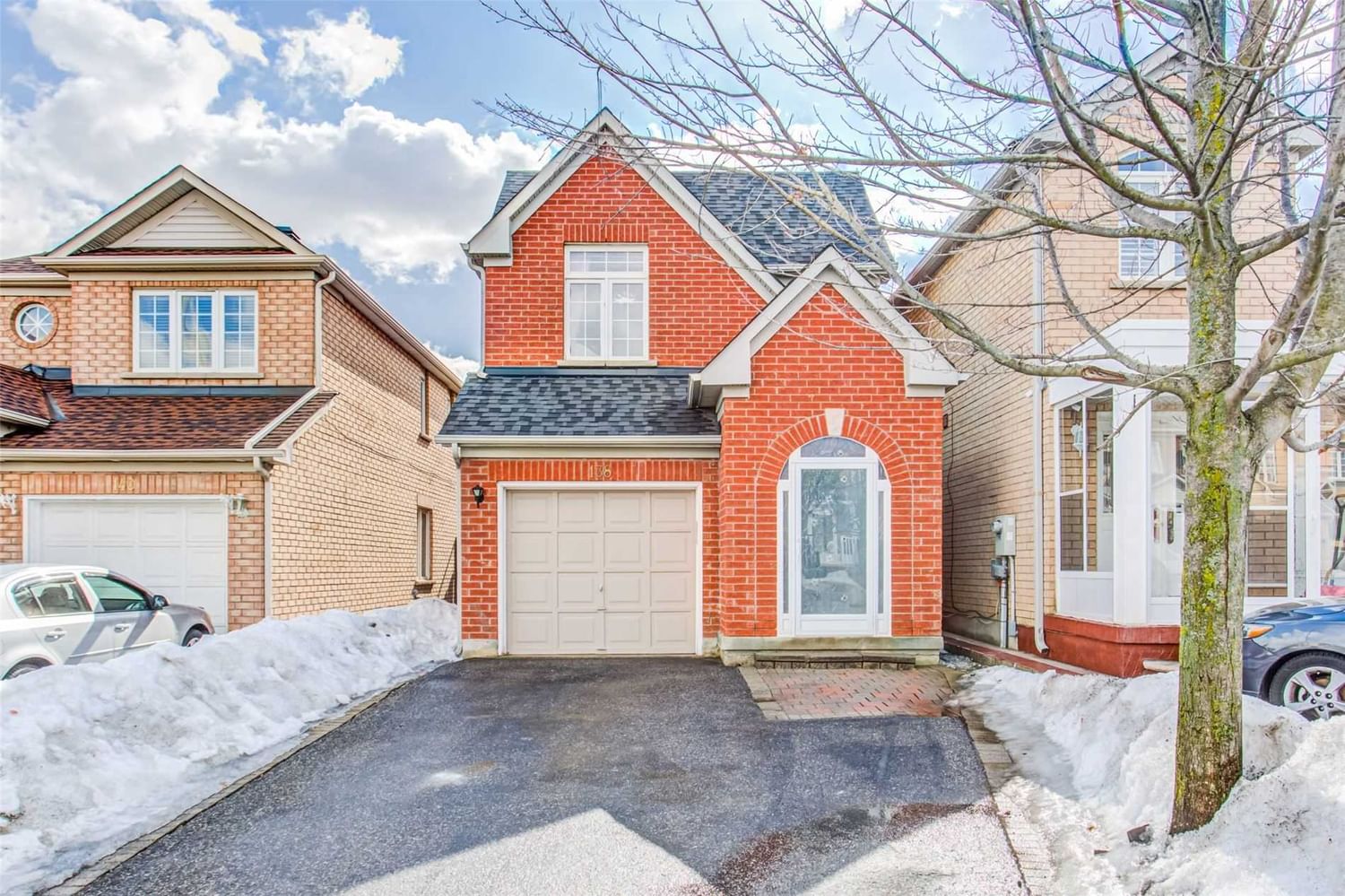 138 Tara Cres 3 Beds + 2 4 Baths