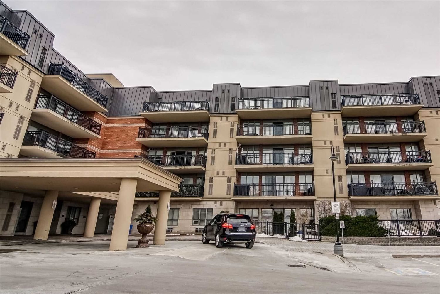 8026 Kipling Ave, unit 106 for sale in Woodbridge - image #3