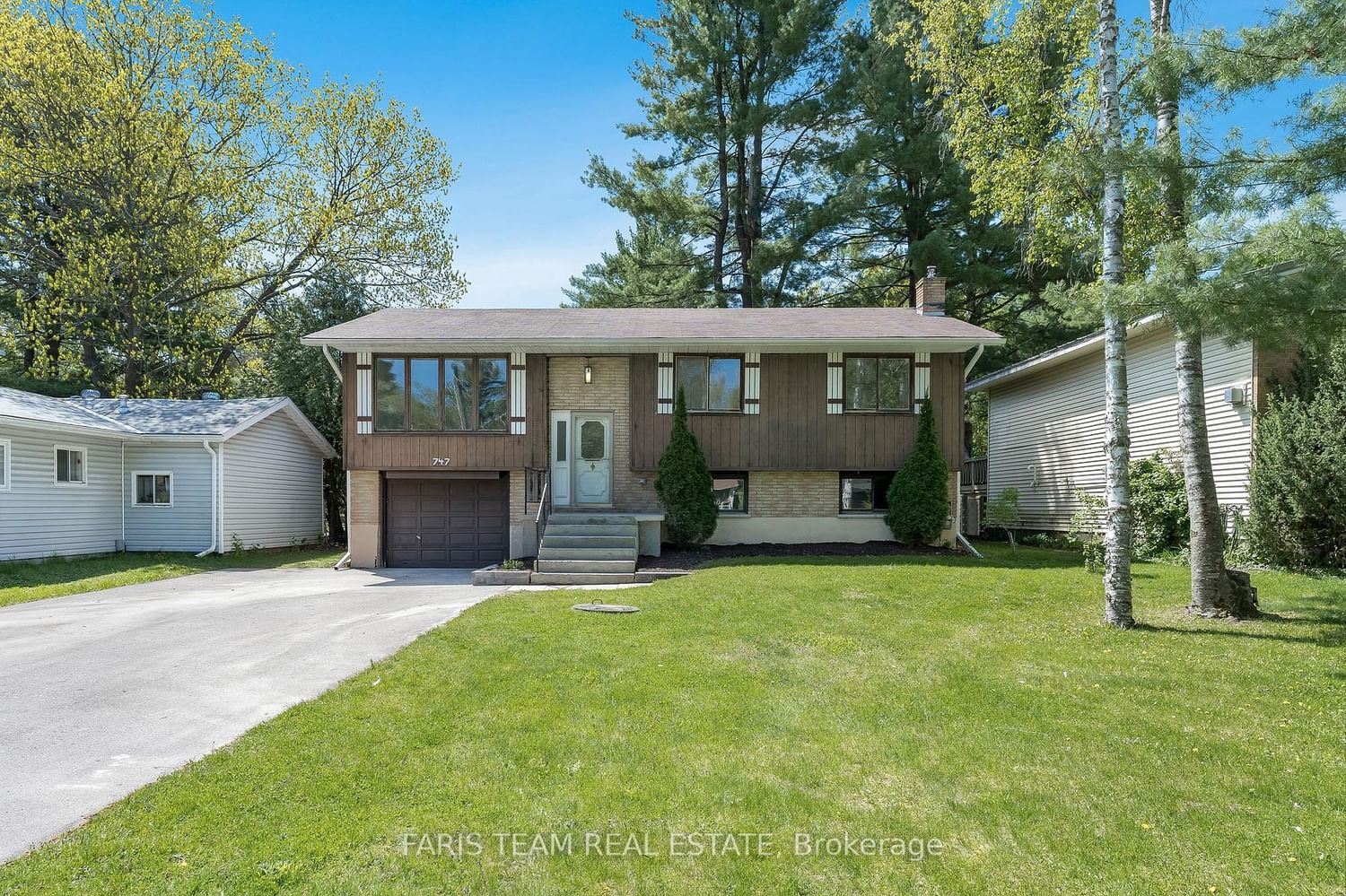 747 Pinegrove Ave, unit null for sale - image #1