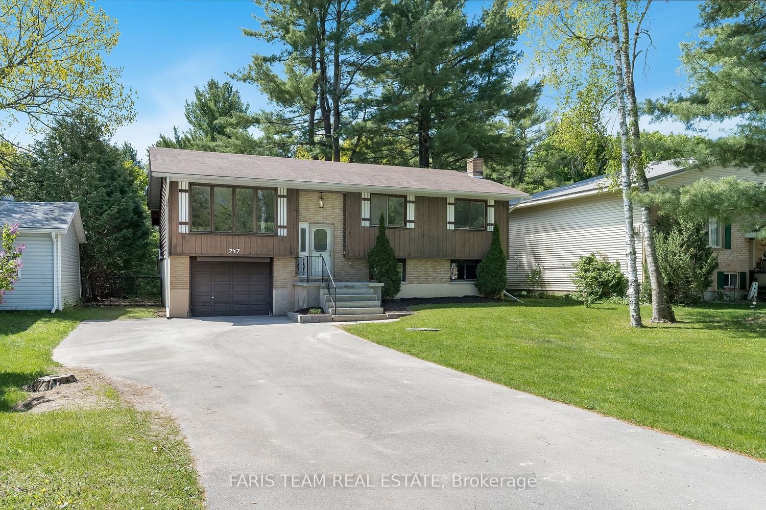 747 Pinegrove Ave, unit null for sale - image #2