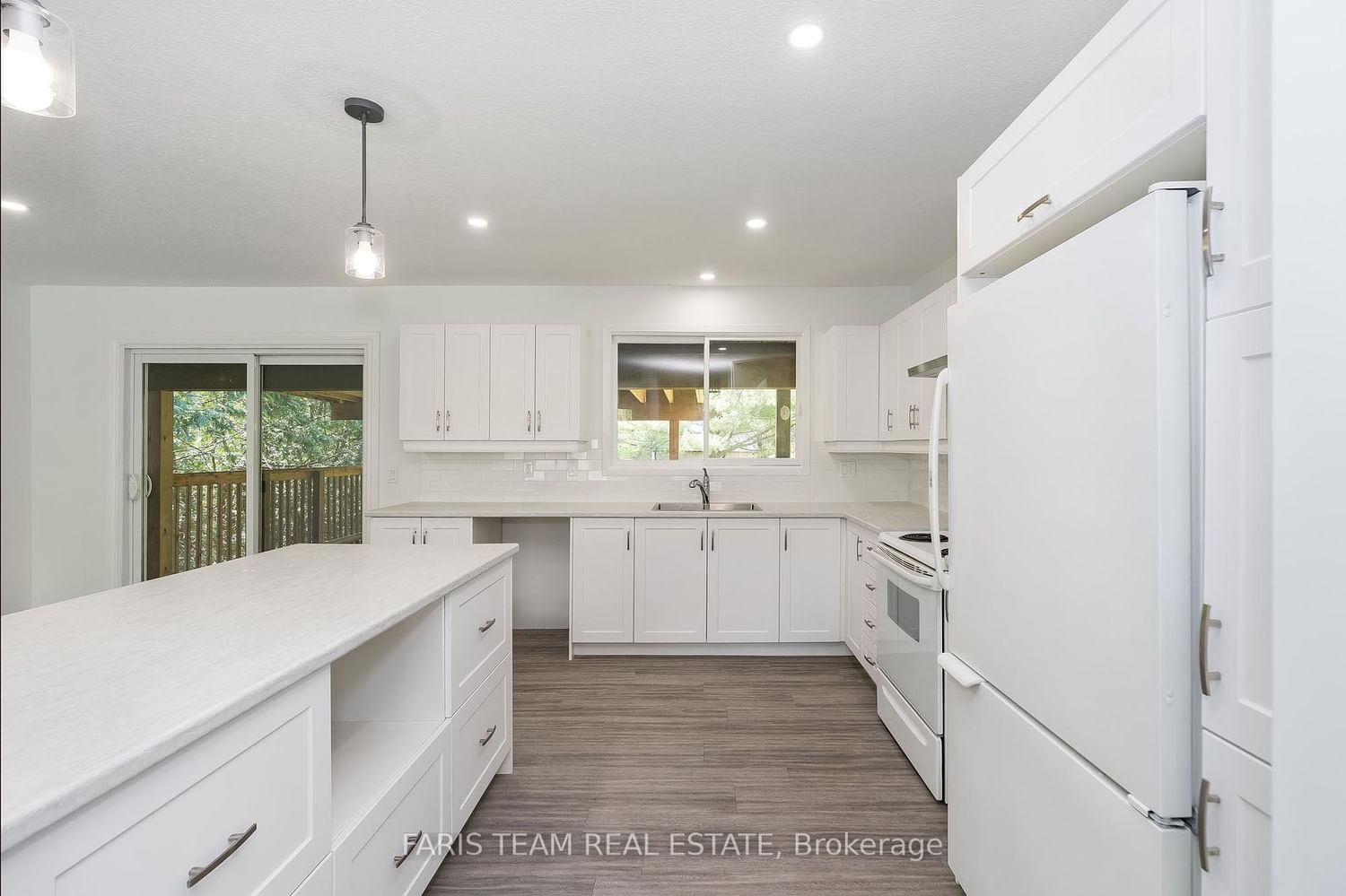 747 Pinegrove Ave, unit null for sale - image #3