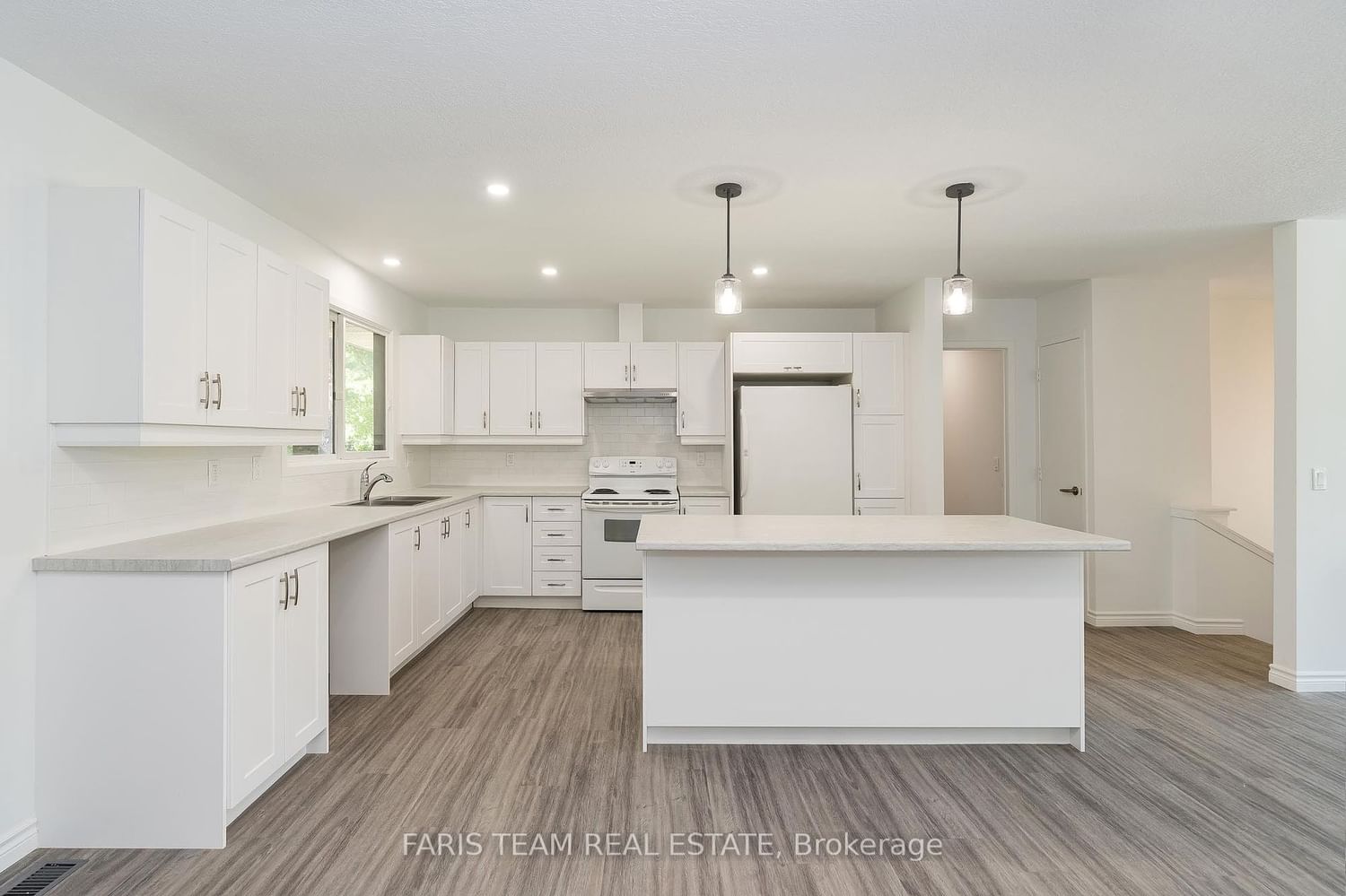 747 Pinegrove Ave, unit null for sale - image #4