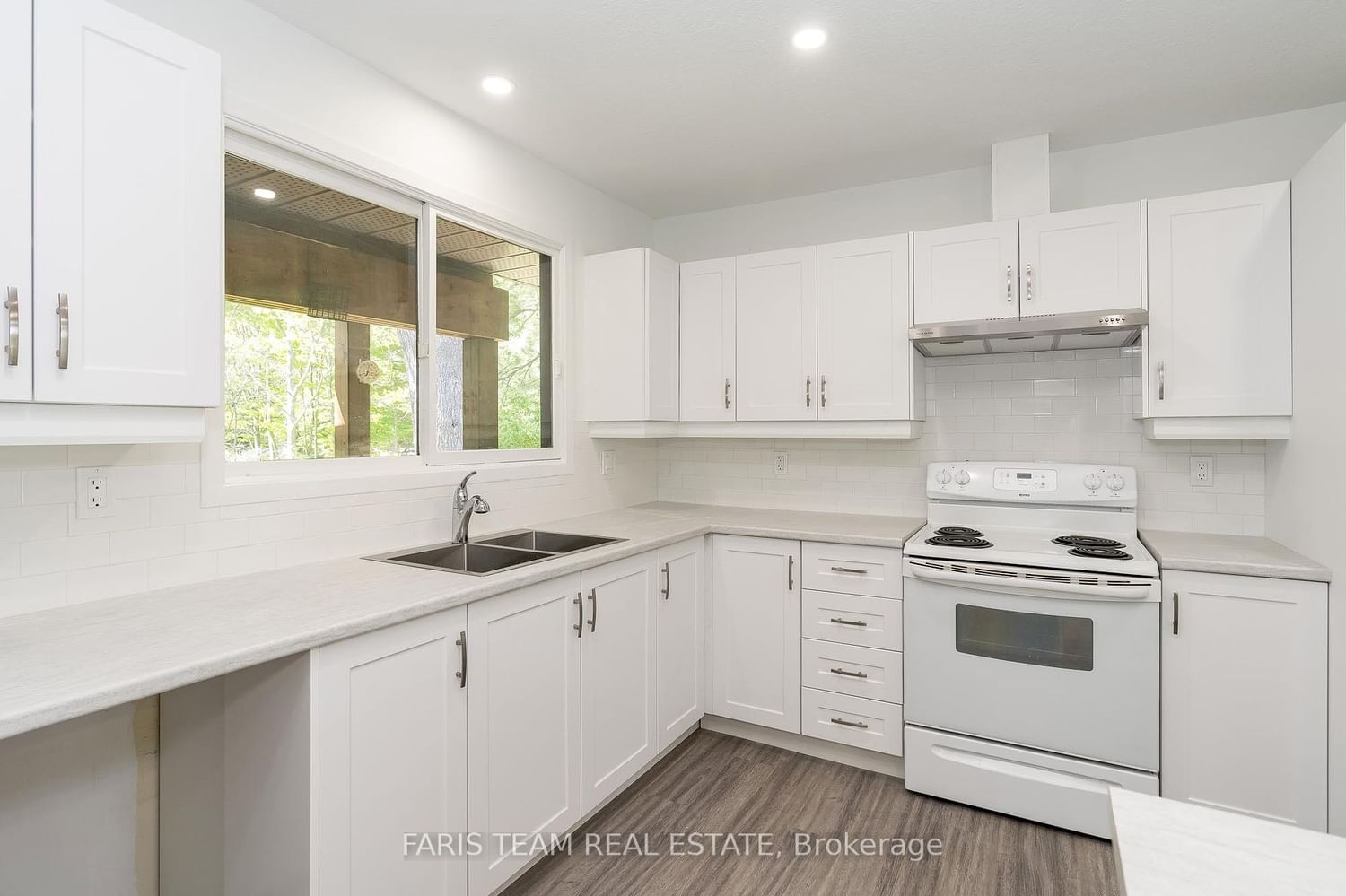 747 Pinegrove Ave, unit null for sale - image #5