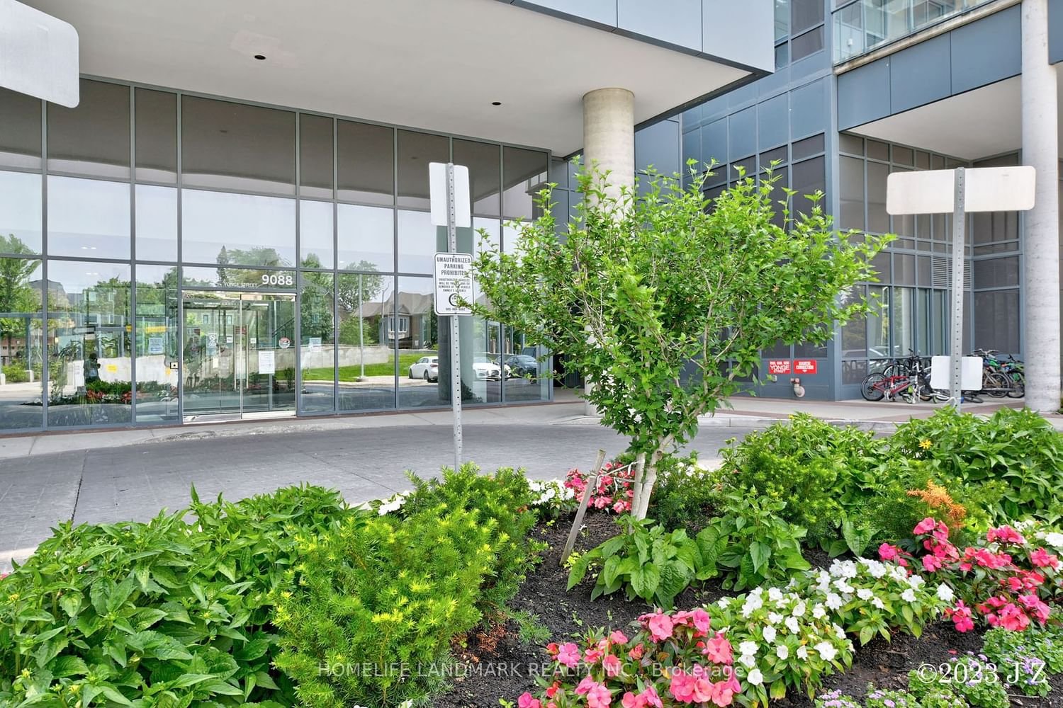 9088 Yonge St, unit 1606 for sale in Richvale - image #2