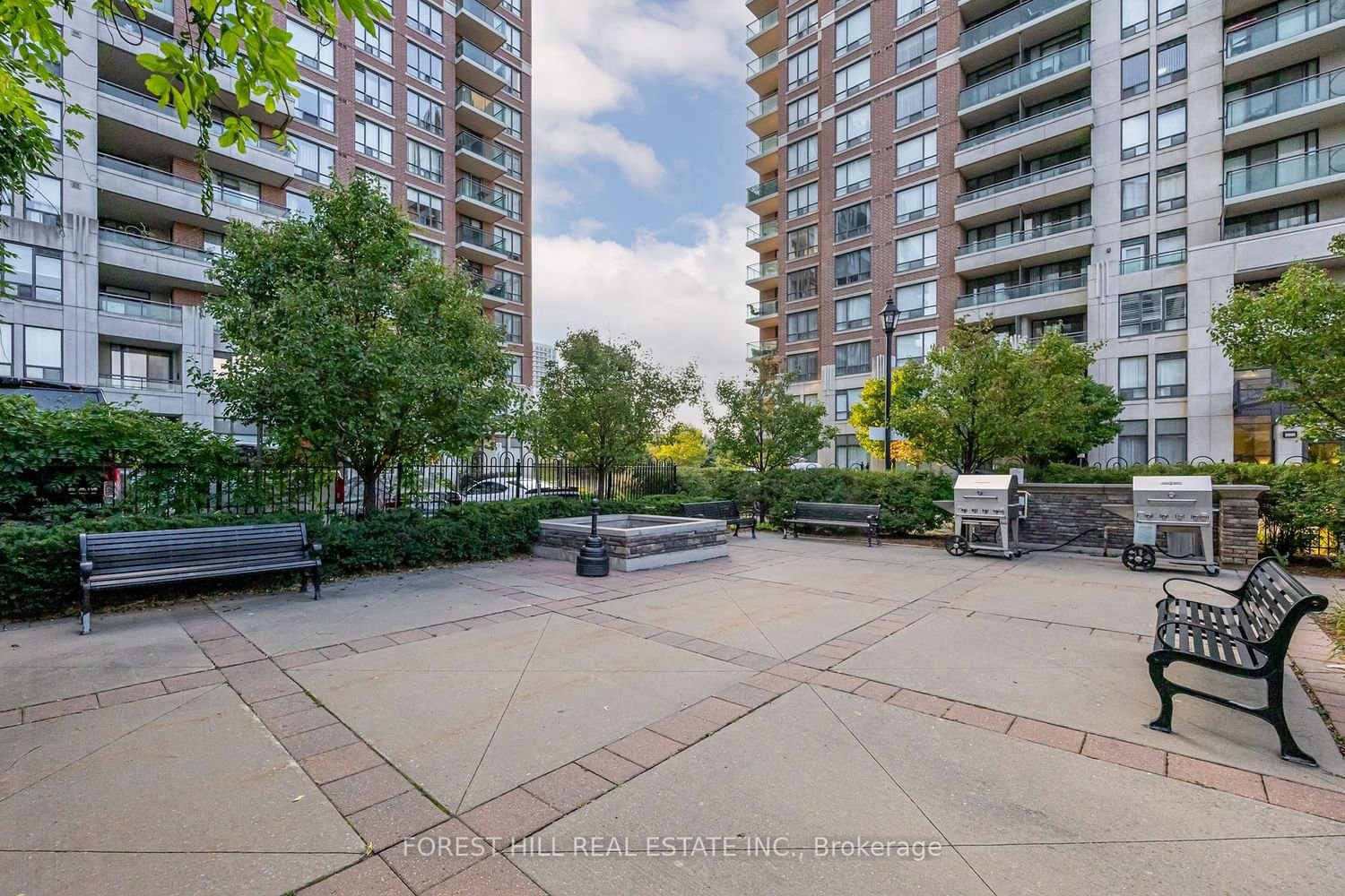 330 Red Maple Rd, unit 213 for rent - image #29