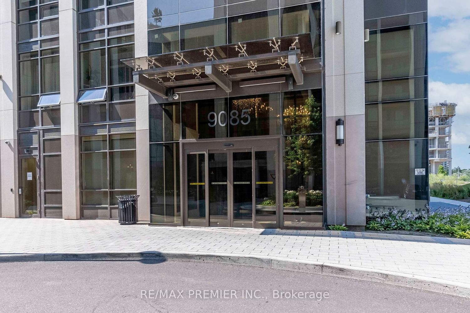 9085 Jane St | Park Avenue Place Towers | 2 Beds + 1 | 1 Bath | Unit ...