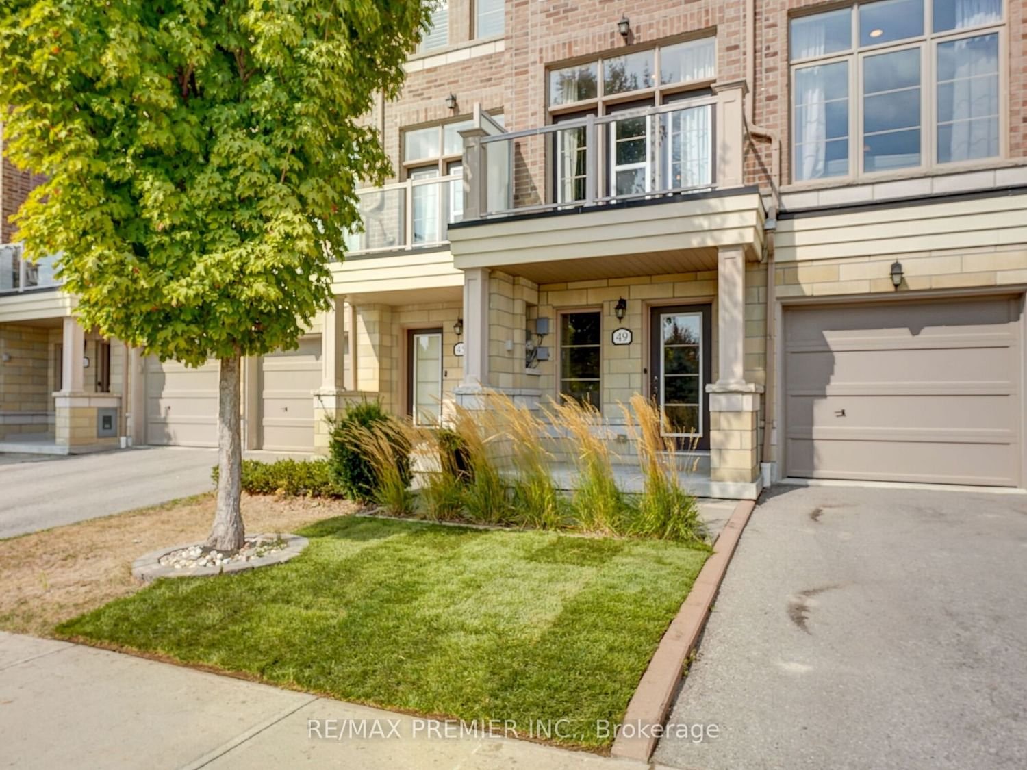 49 Cornerbank Cres for sale in Stouffville - image #2