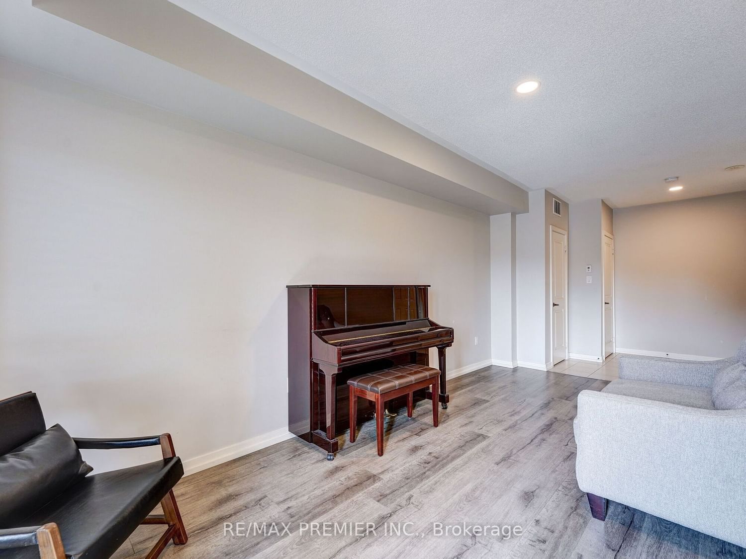 49 Cornerbank Cres for sale in Stouffville - image #5