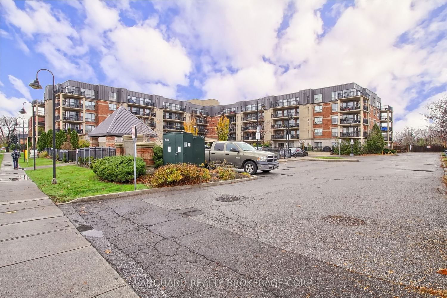 8026 Kipling Ave W, unit 513 for sale - image #1