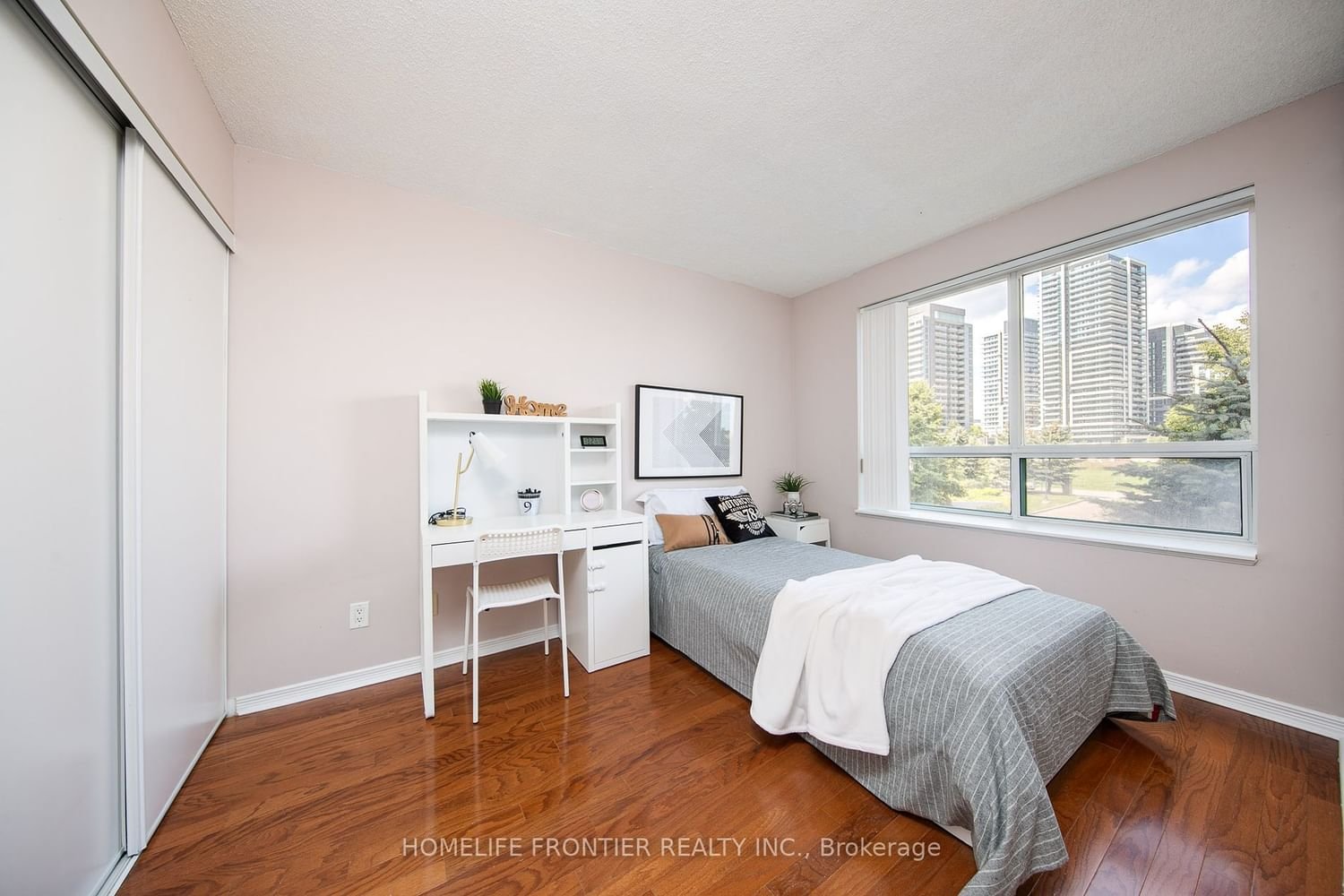 23 Oneida Cres, unit 212 for sale - image #13