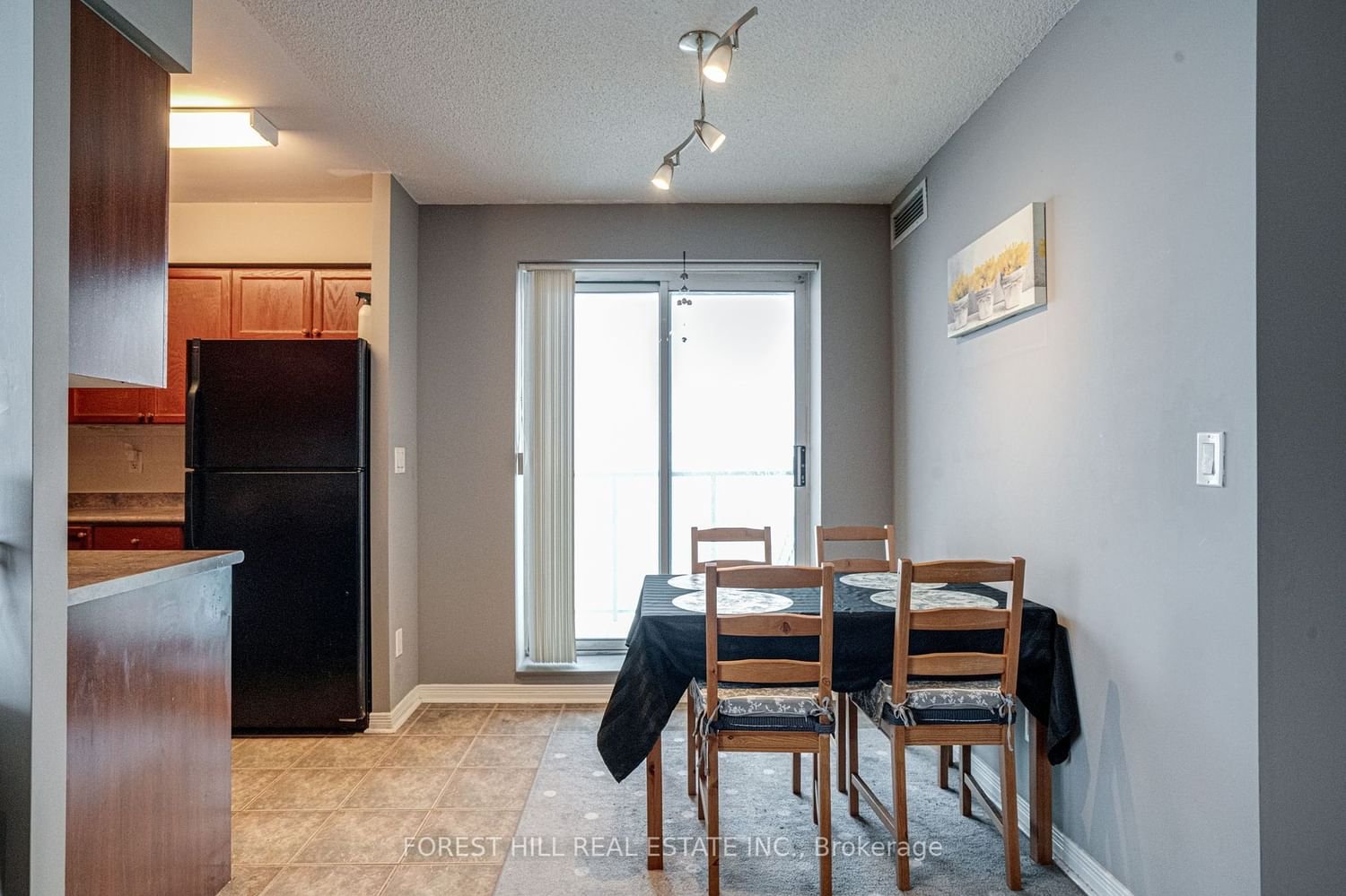 11 Oneida Cres, unit 1010 for sale - image #12