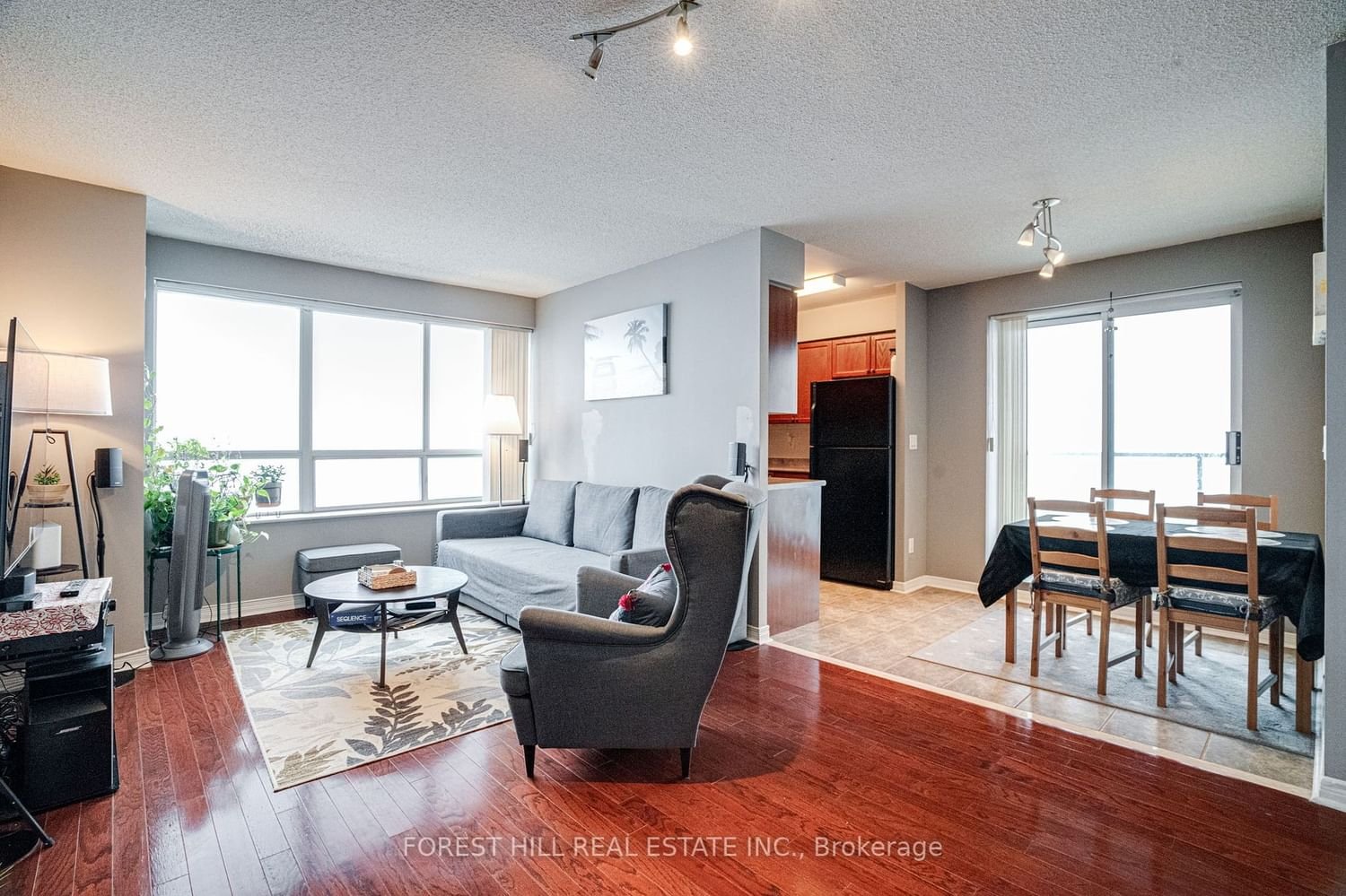11 Oneida Cres, unit 1010 for sale - image #4