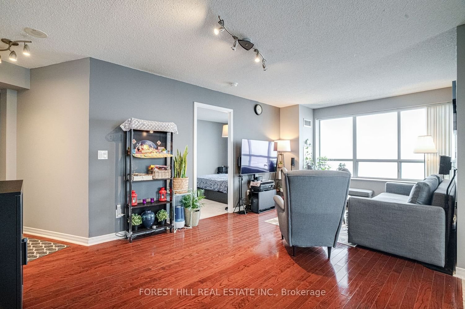 11 Oneida Cres, unit 1010 for sale - image #5