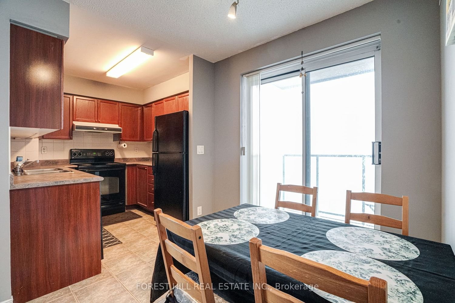 11 Oneida Cres, unit 1010 for sale - image #9