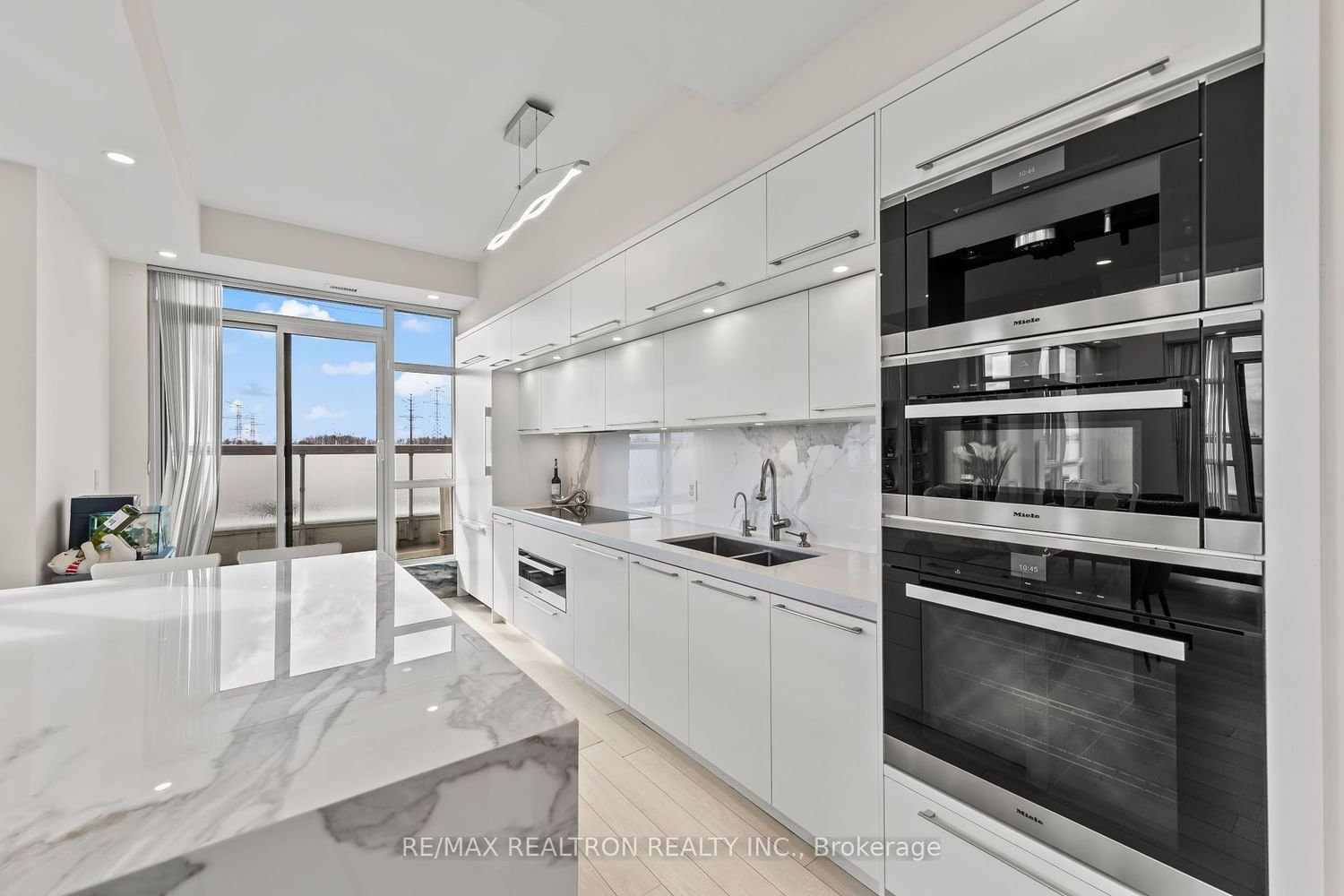 8763 Bayview Ave, unit 507 for sale - image #2