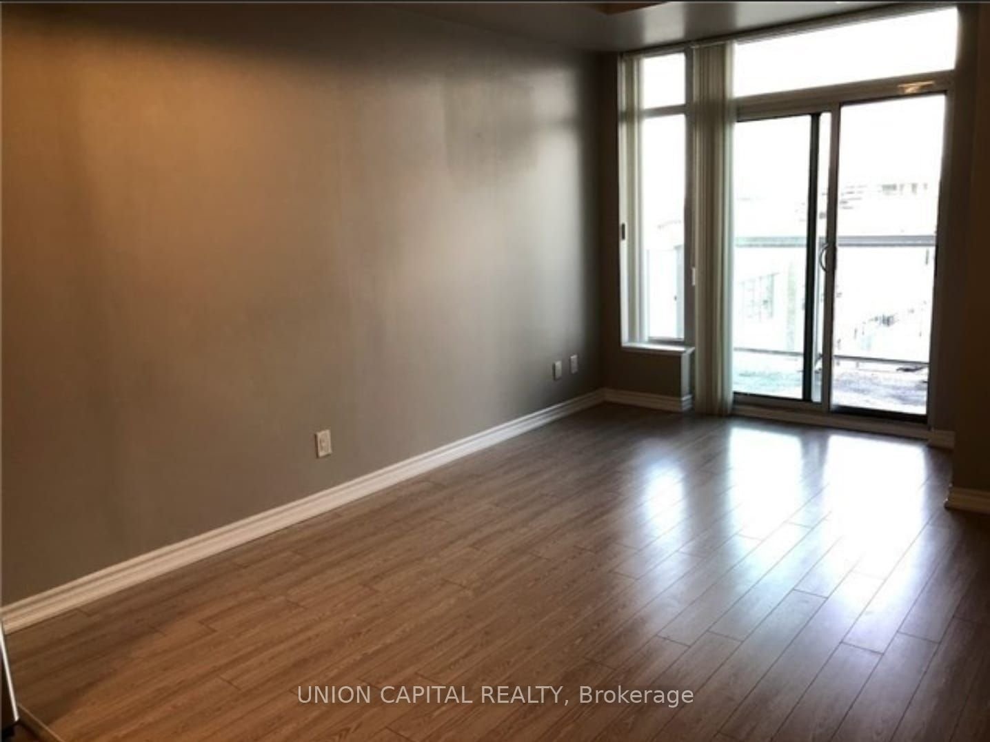 8323 Kennedy Rd, unit 505 for rent - image #4