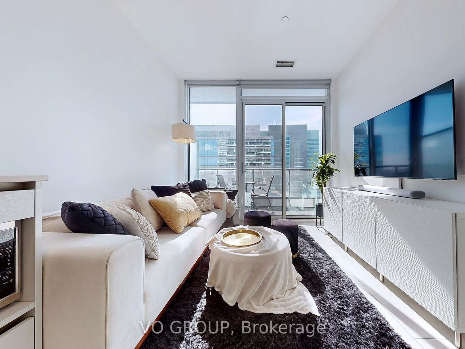 5 Buttermill Ave, unit 806 for sale - image #6