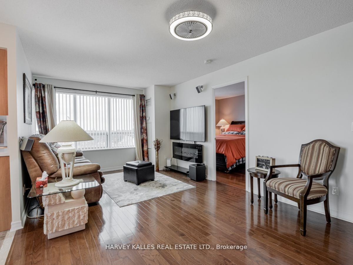 11 Oneida Cres, unit 1204 for sale - image #3