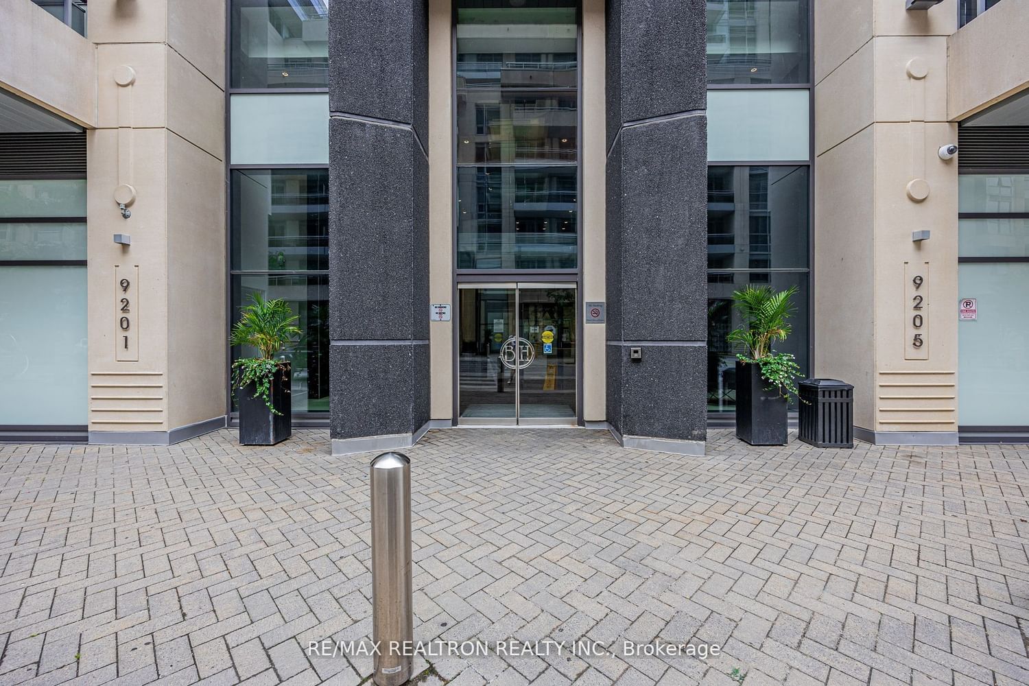 9205 Yonge St, unit 1702 for rent - image #2