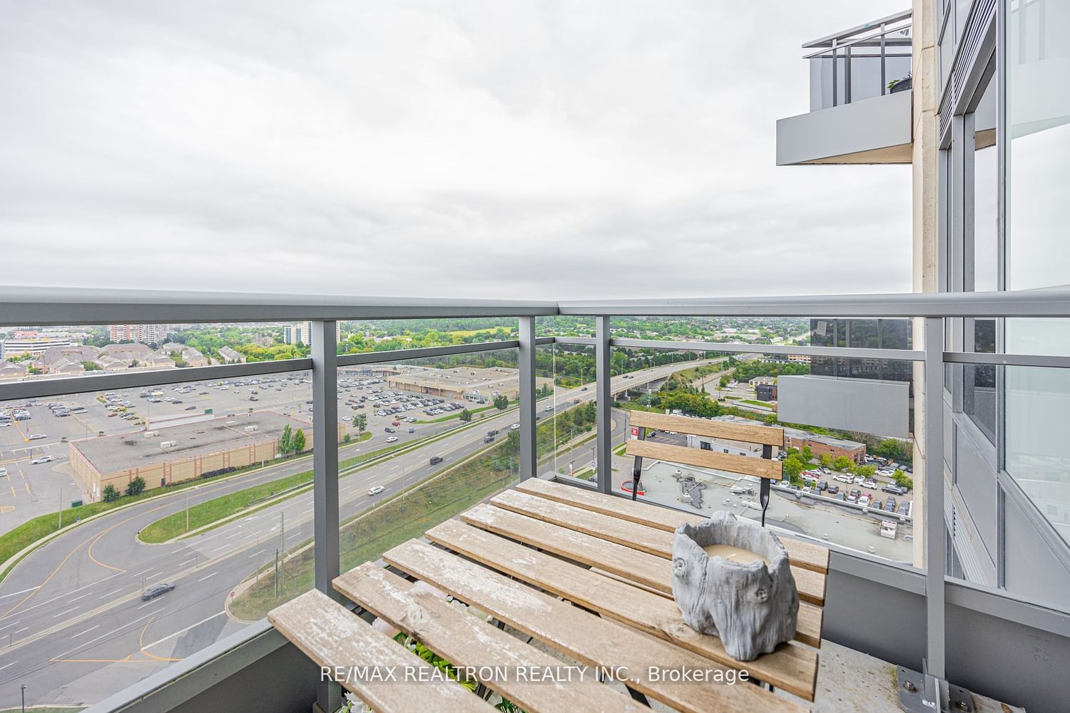 9205 Yonge St, unit 1702 for rent - image #27