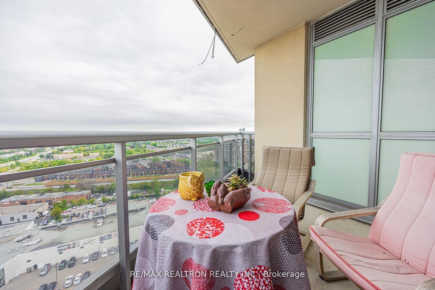 9205 Yonge St, unit 1702 for rent - image #29