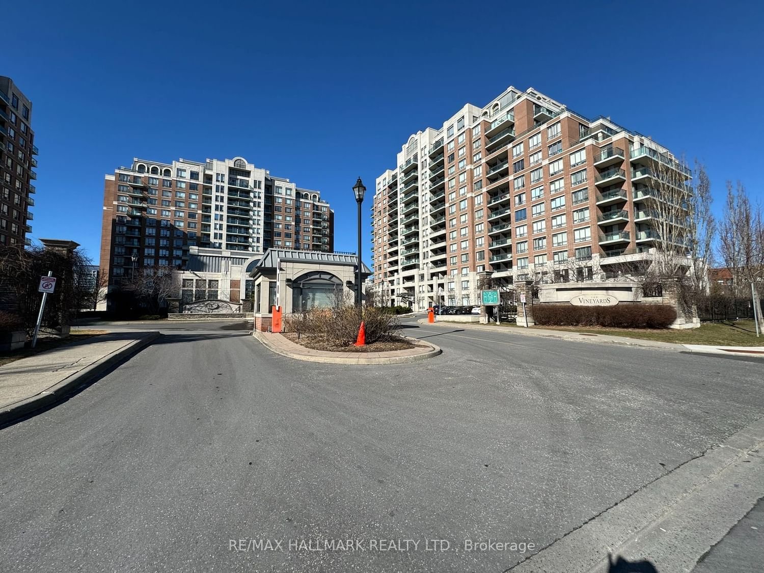 350 Red Maple Rd, unit 101 for rent - image #23