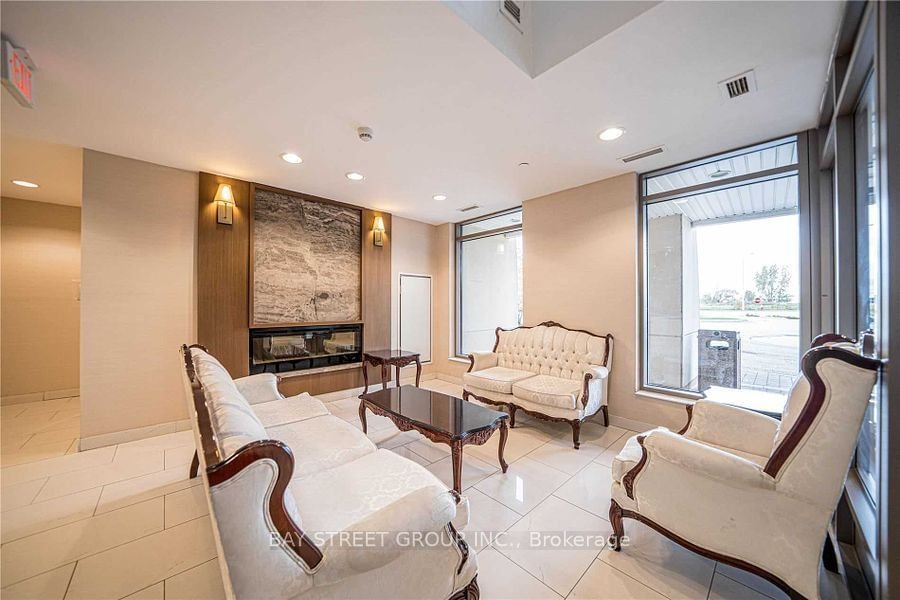 75 Norman Bethune Ave, unit 302 for rent - image #5