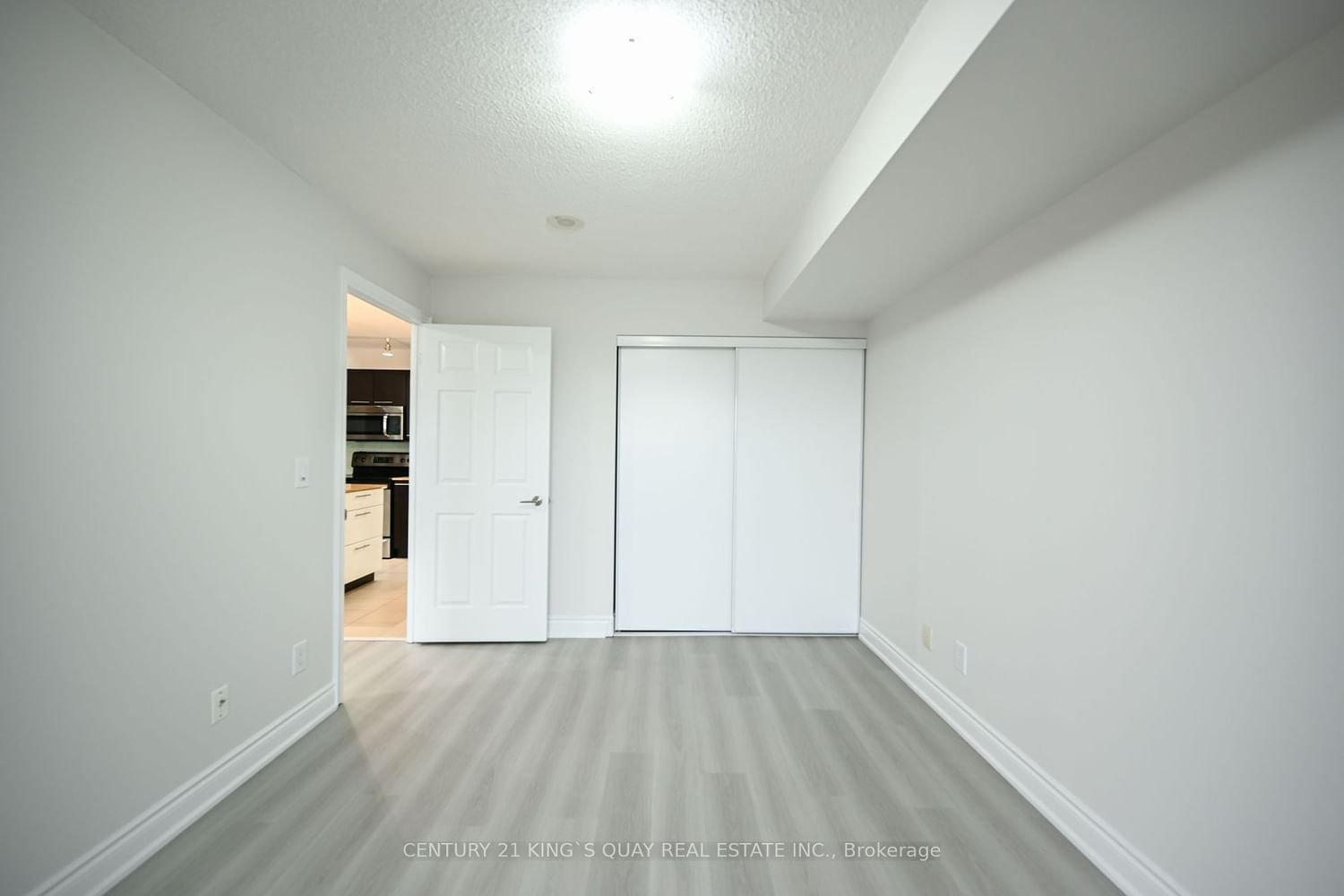 39 Galleria Pkwy, unit 911 for sale - image #5