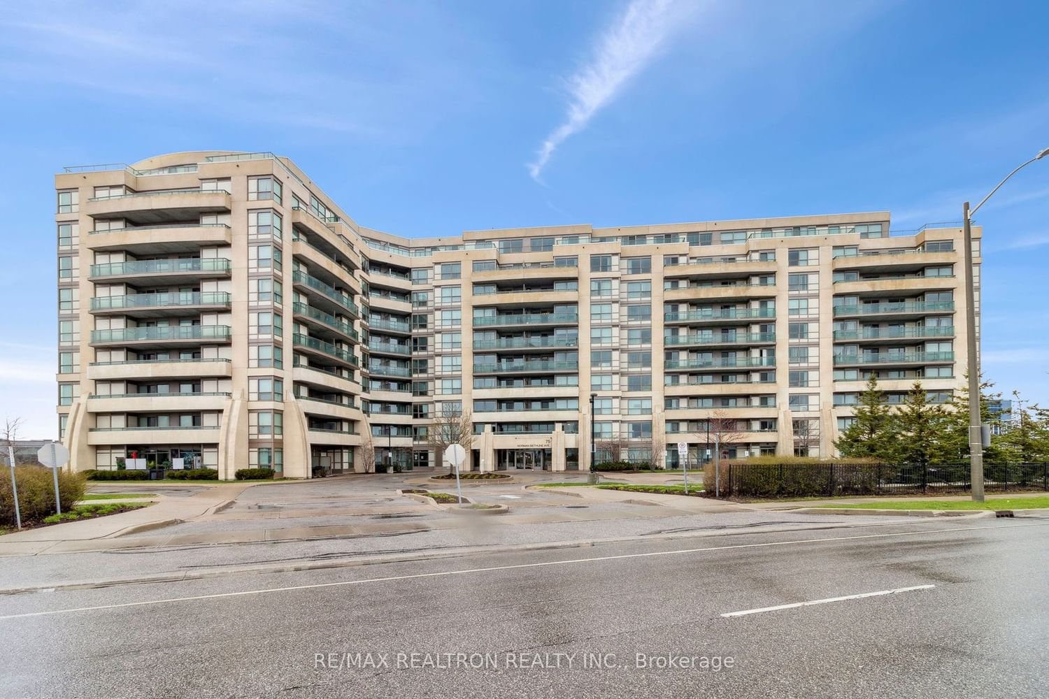 75 Norman Bethune Ave, unit 916 for sale - image #1