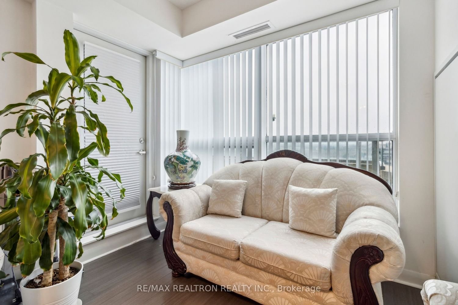 75 Norman Bethune Ave, unit 916 for sale - image #17