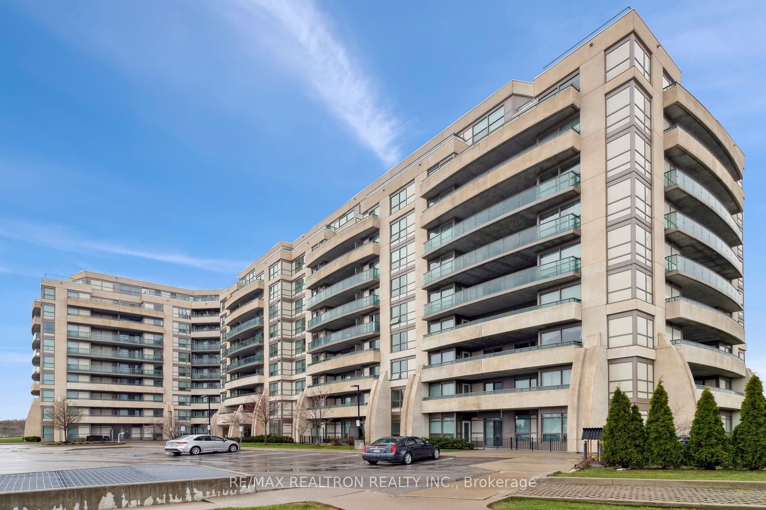 75 Norman Bethune Ave, unit 916 for sale - image #2