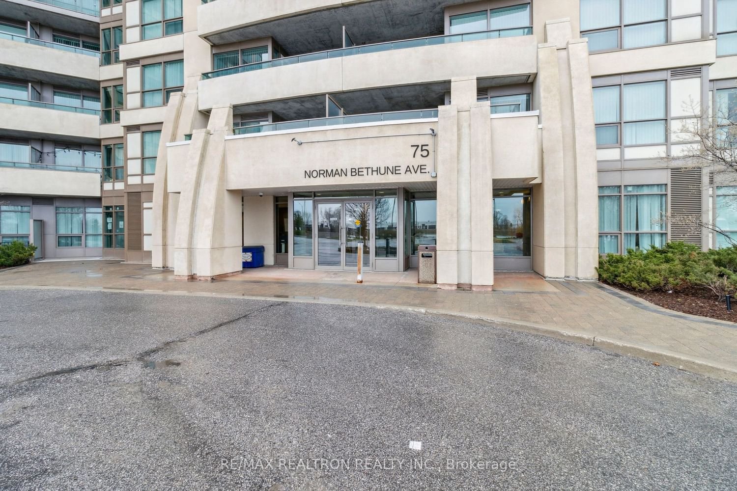 75 Norman Bethune Ave, unit 916 for sale - image #3