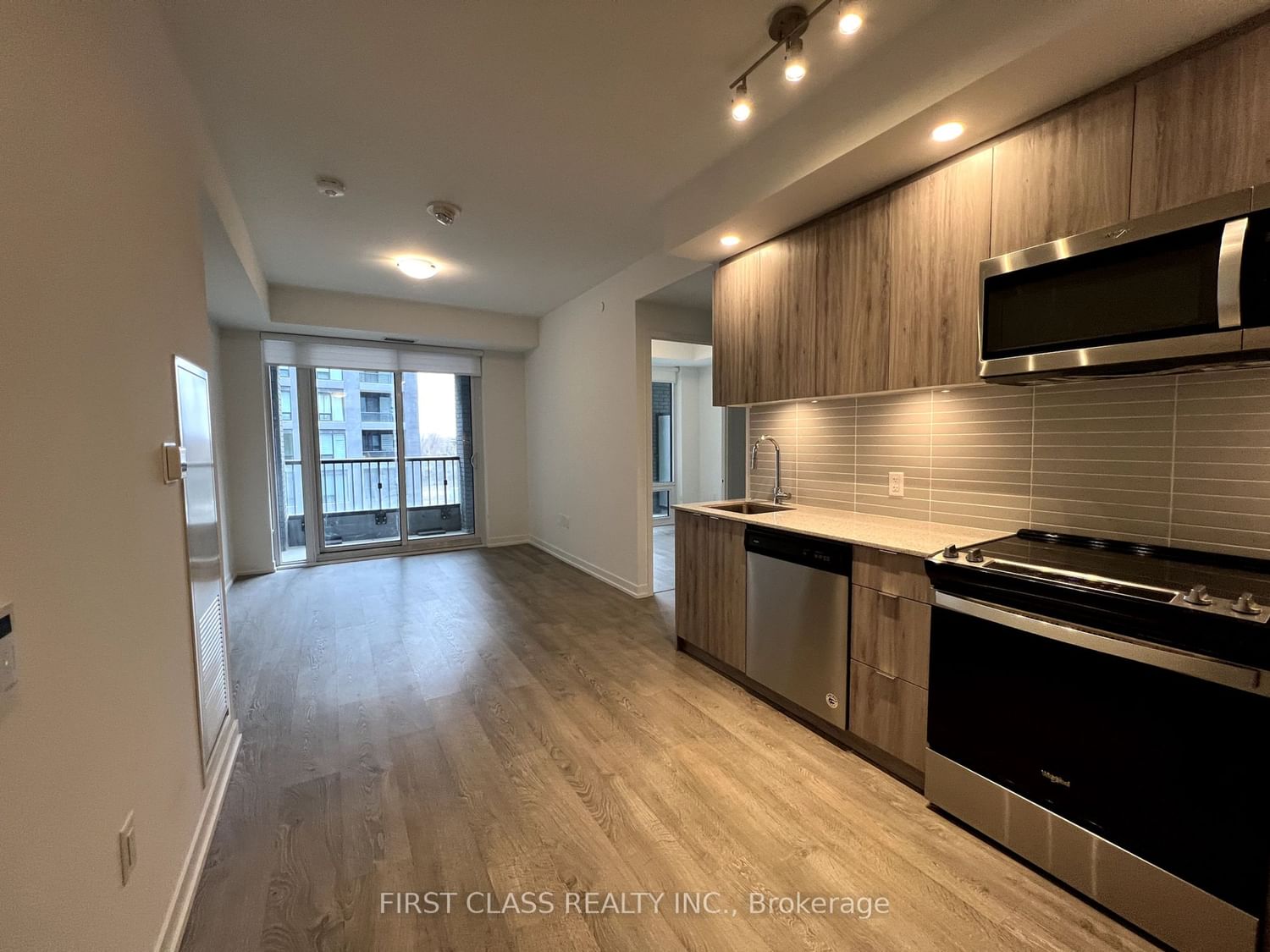 8868 Yonge St, unit 305E for sale - image #2