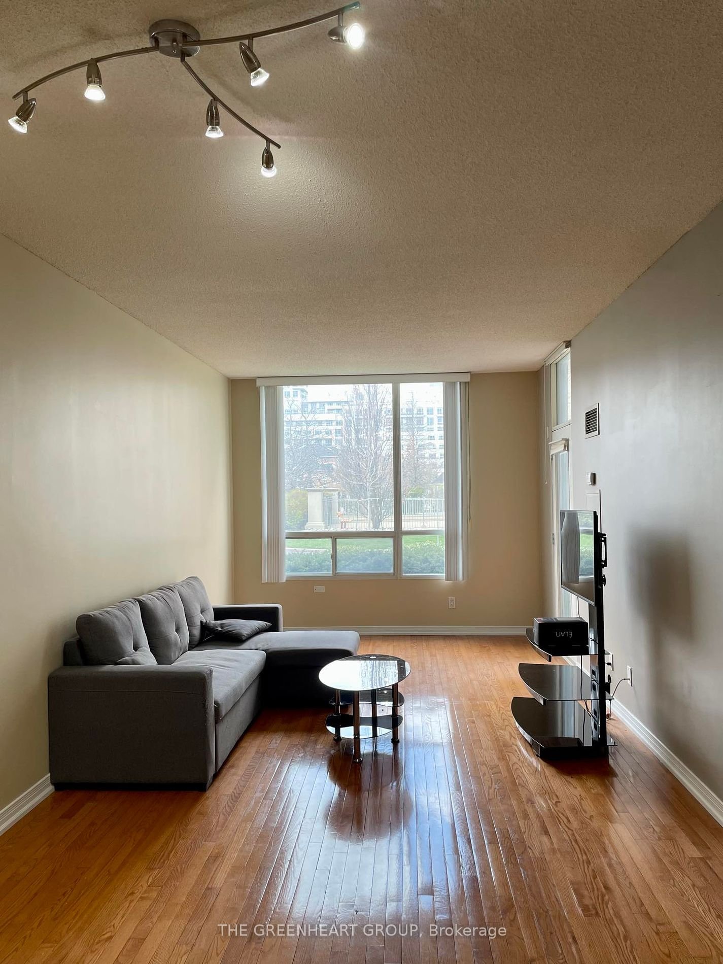 19 Northern Heights Dr, unit 102 for rent - image #7