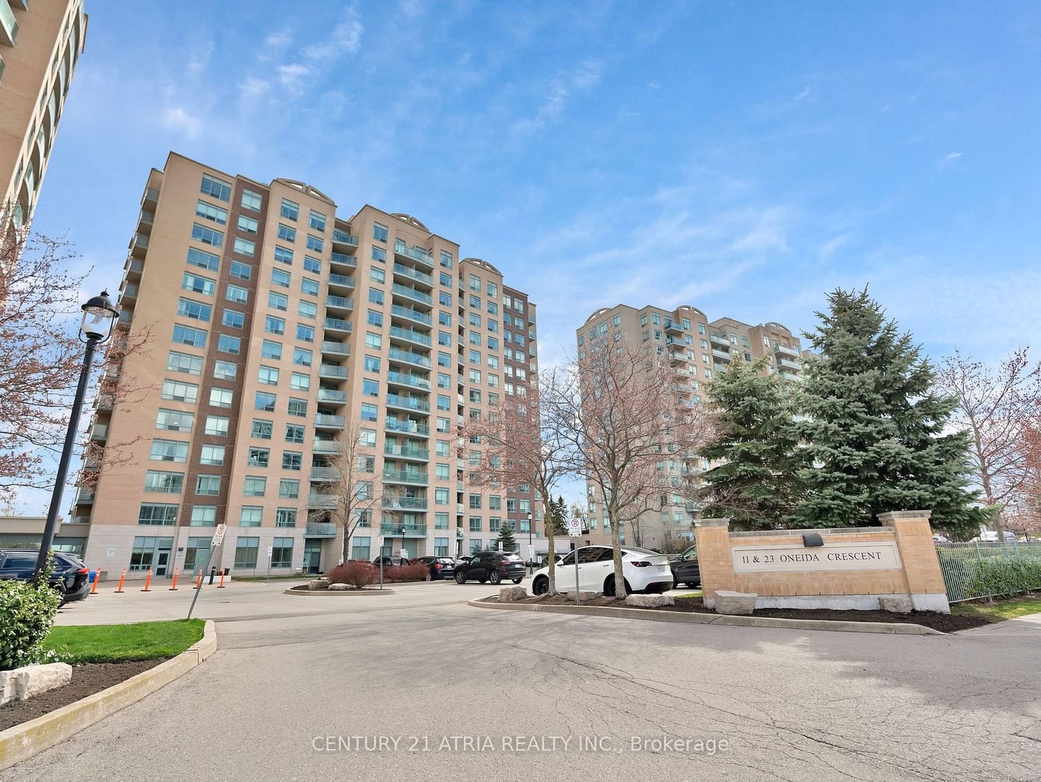 23 Oneida Cres, unit 102 for sale - image #2