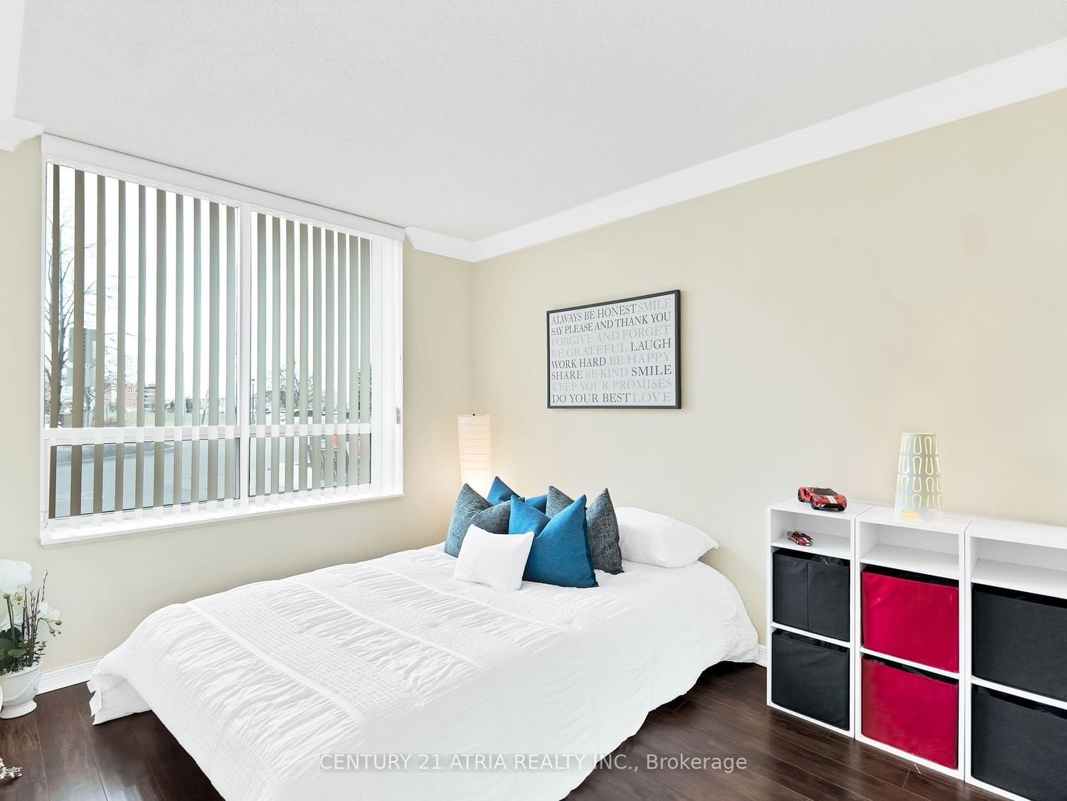 23 Oneida Cres, unit 102 for sale - image #24