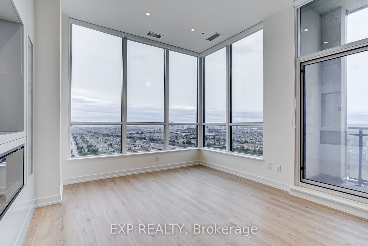 1 Grandview Ave, unit 3001 for rent - image #9