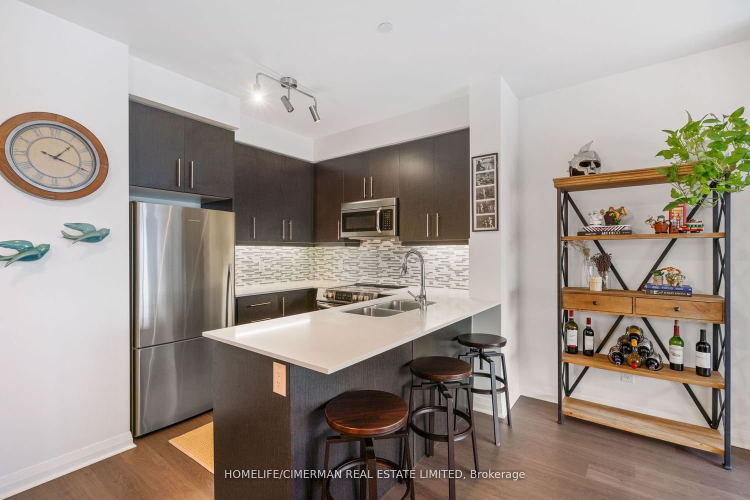55 Oneida Cres, unit 201 for sale - image #6