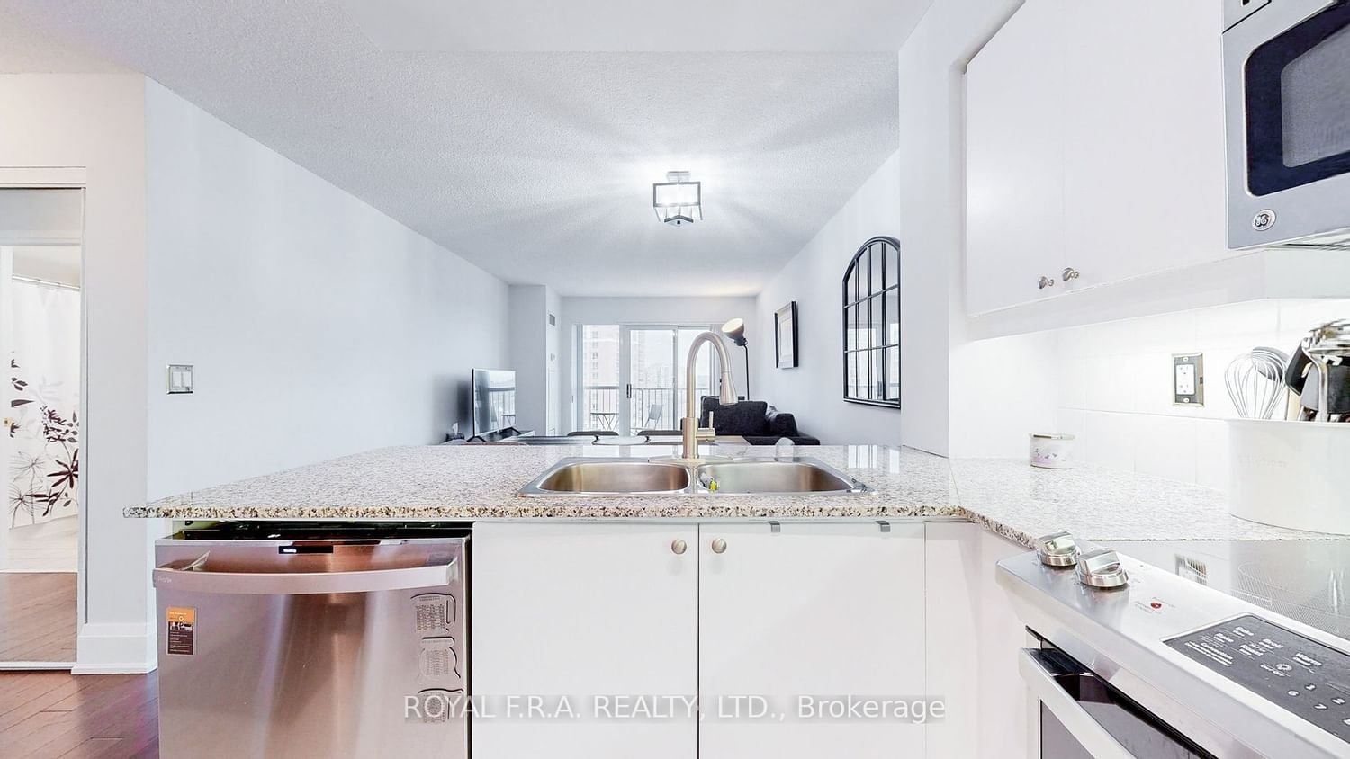 185 Oneida Cres, unit 915 for sale - image #8