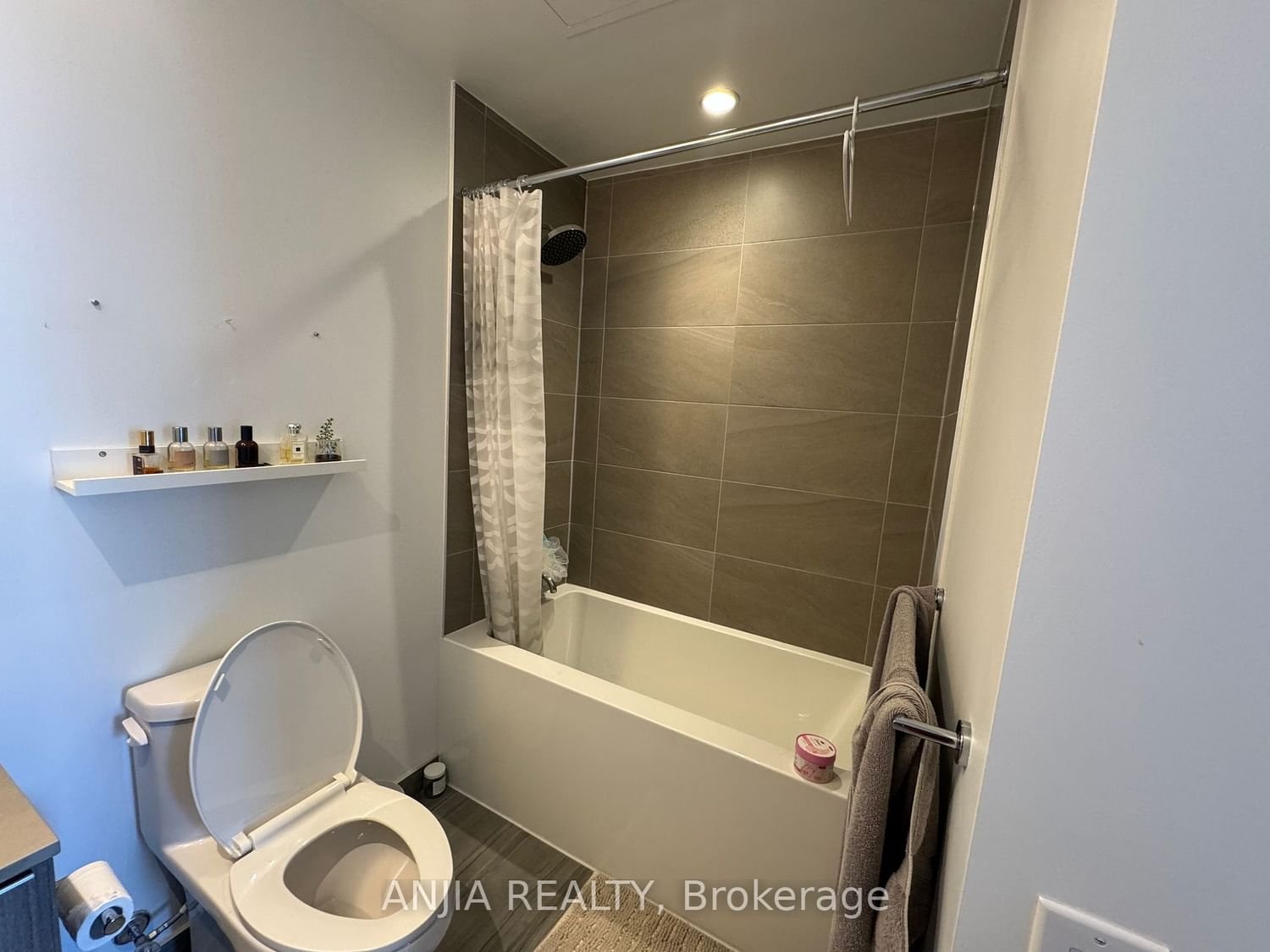 5 Buttermill Ave, unit 6102 for rent - image #8