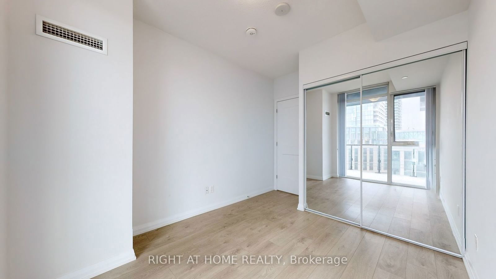 7895 Jane St, unit 610 for sale - image #27