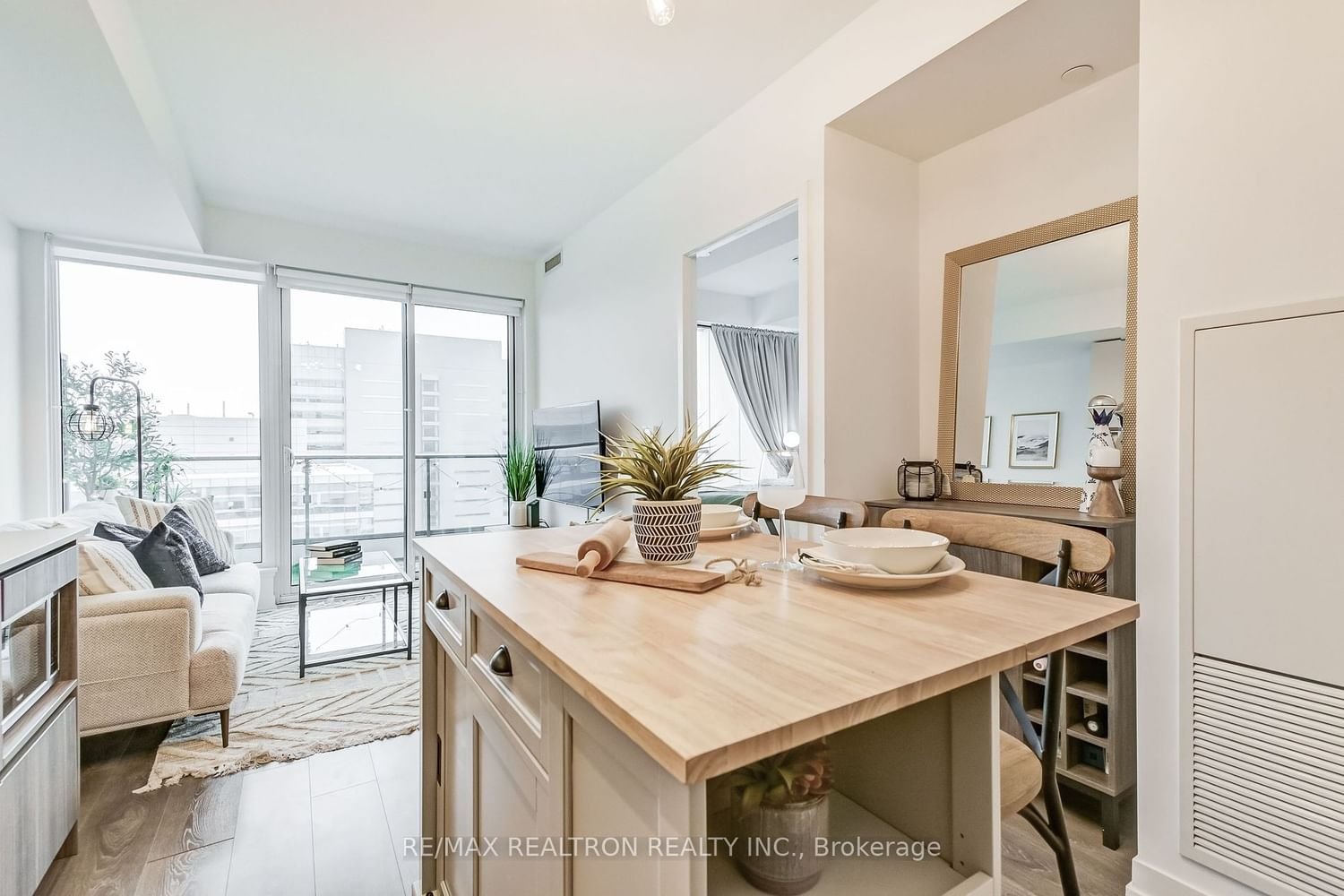 5 Buttermill Ave, unit 1608 for sale - image #8