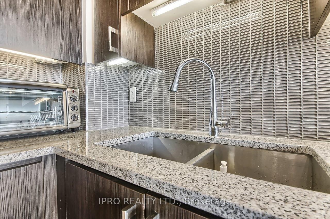 9088 Yonge St, unit 806A for sale - image #10