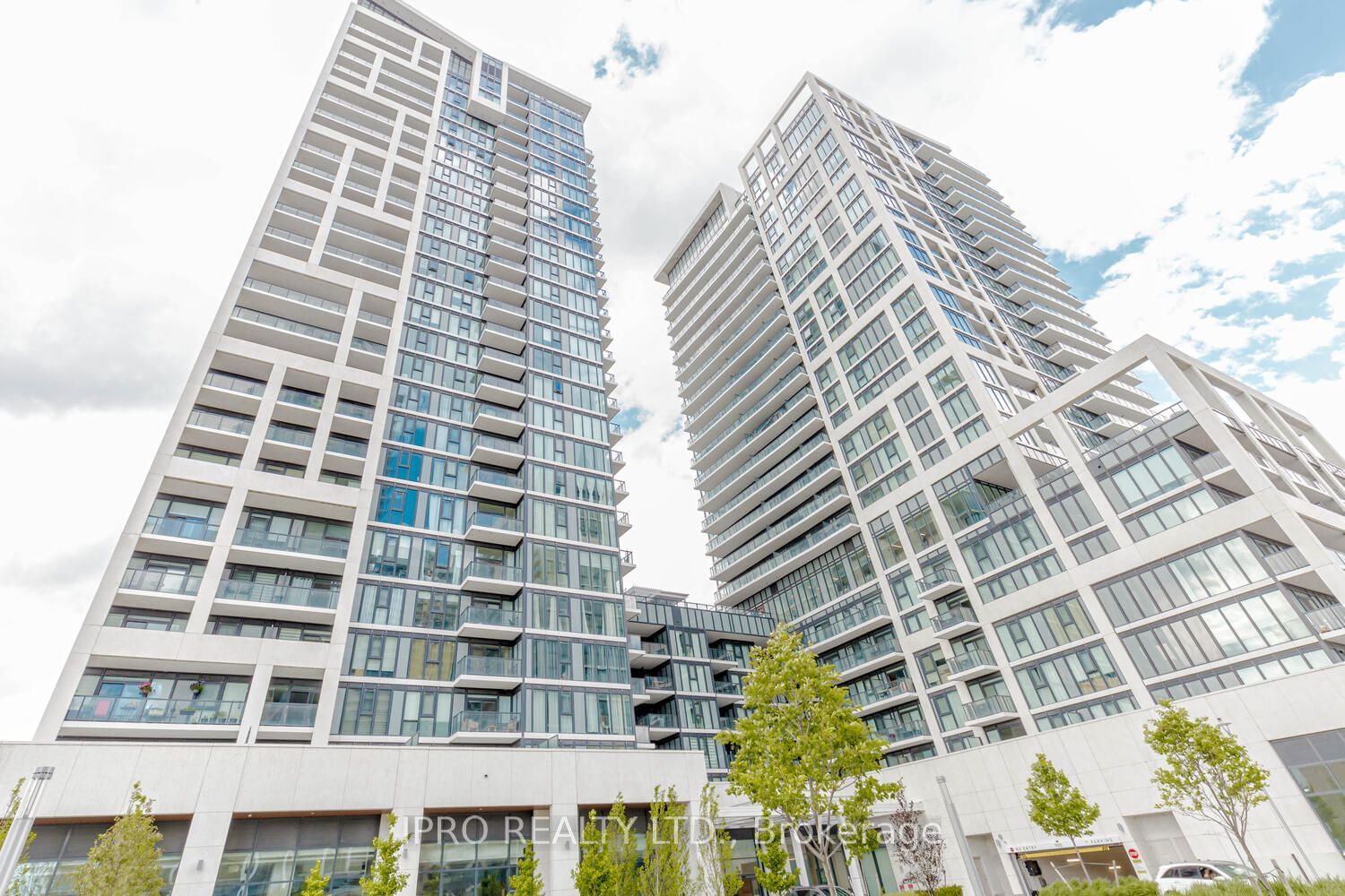 9000 Jane St, unit 606 for sale