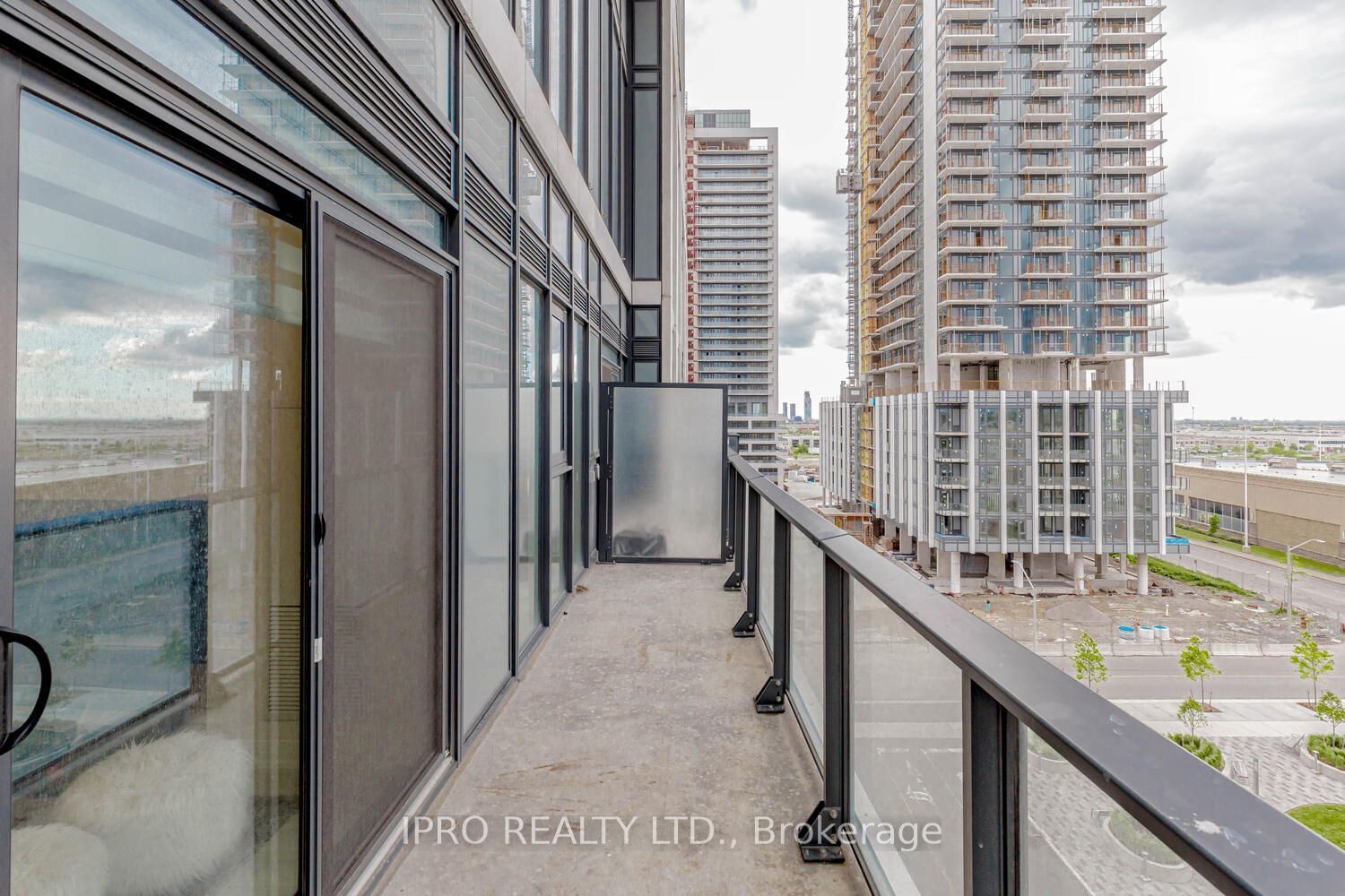 9000 Jane St, unit 606 for sale