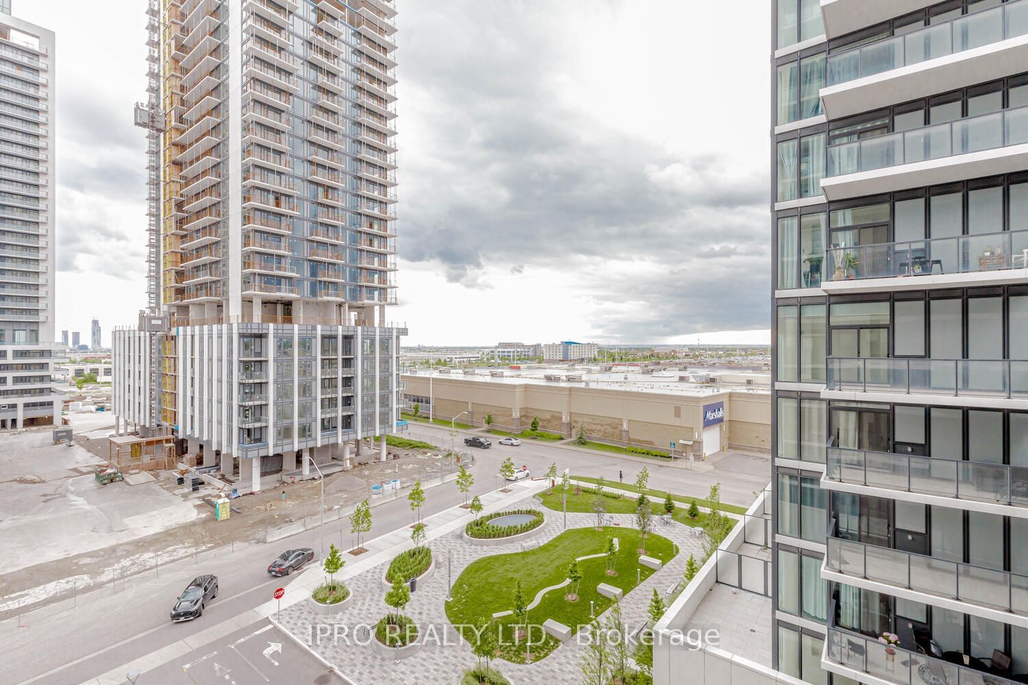 9000 Jane St, unit 606 for sale